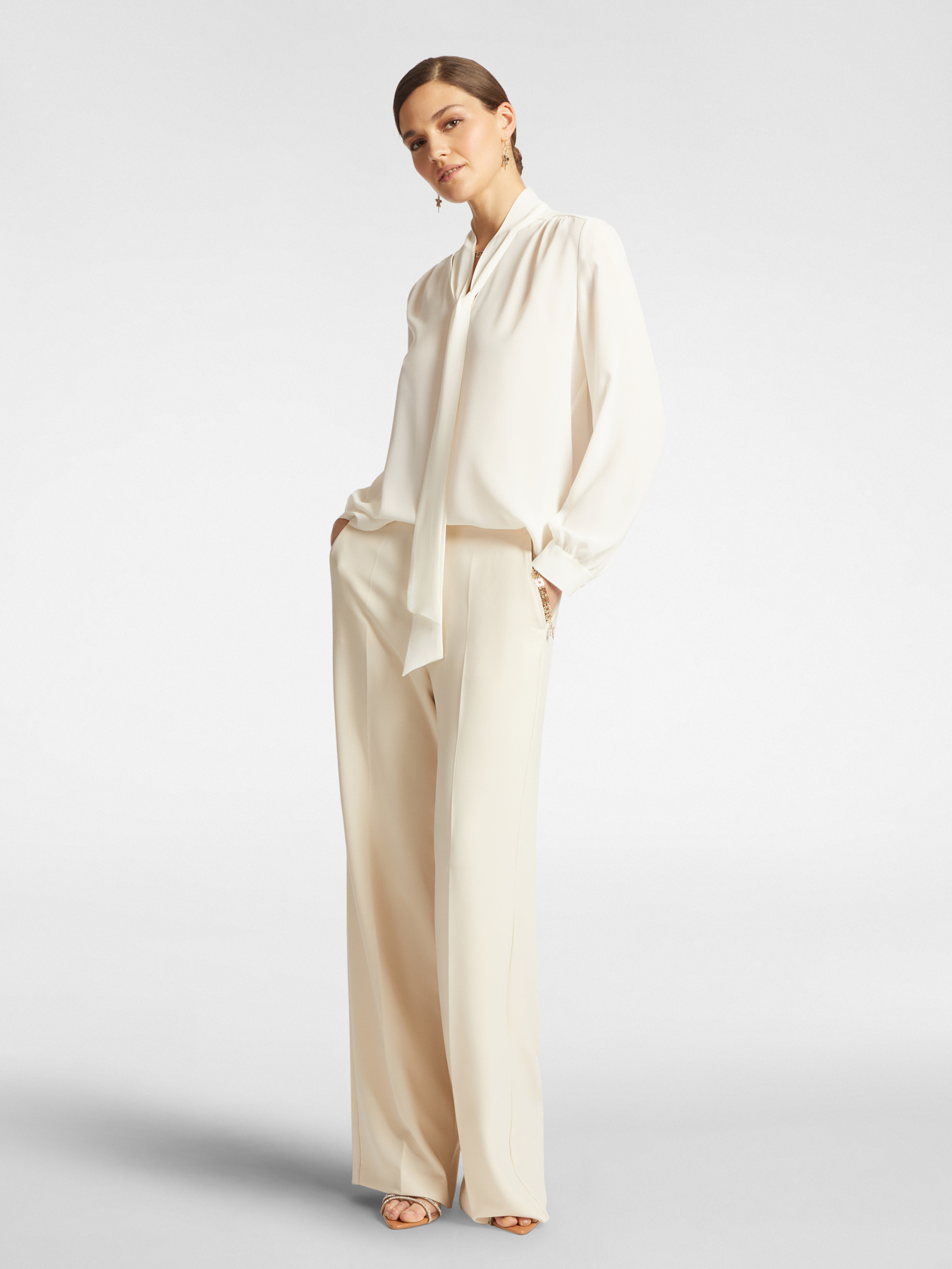 Blouse avec ceinture sur le devant image number 2