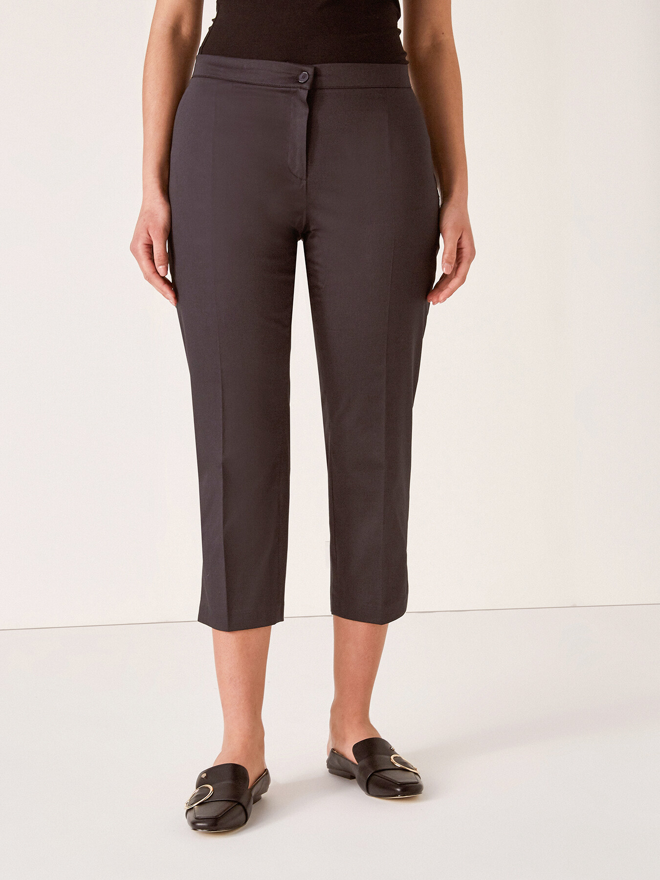 Cal&ccedil;a Capri em cetim image number 2