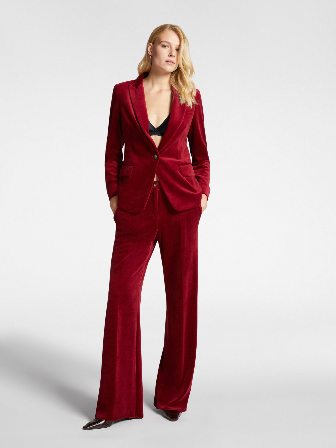 Blazer de terciopelo image number 4