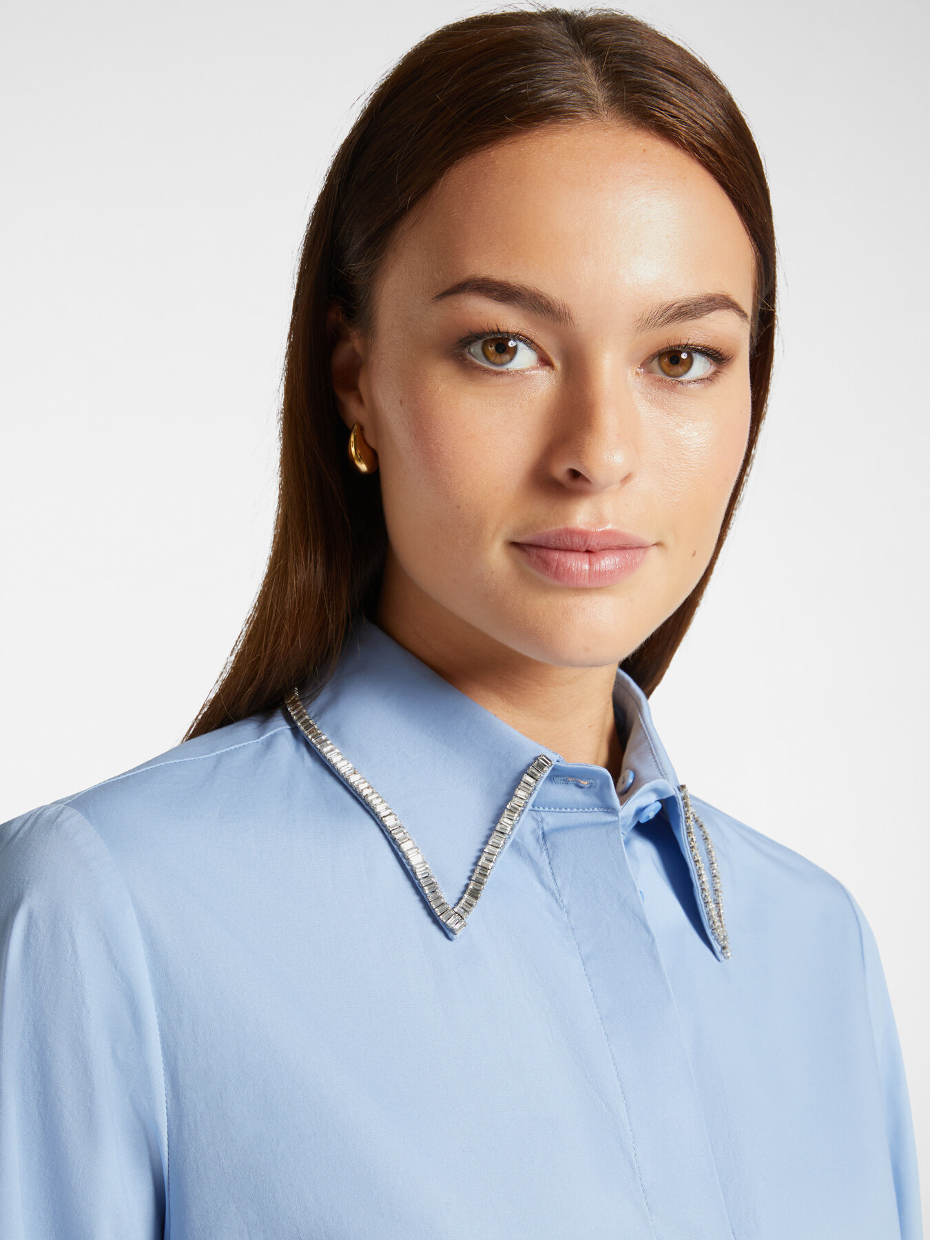 Camisa com colarinho bordada destac&aacute;vel image number 3