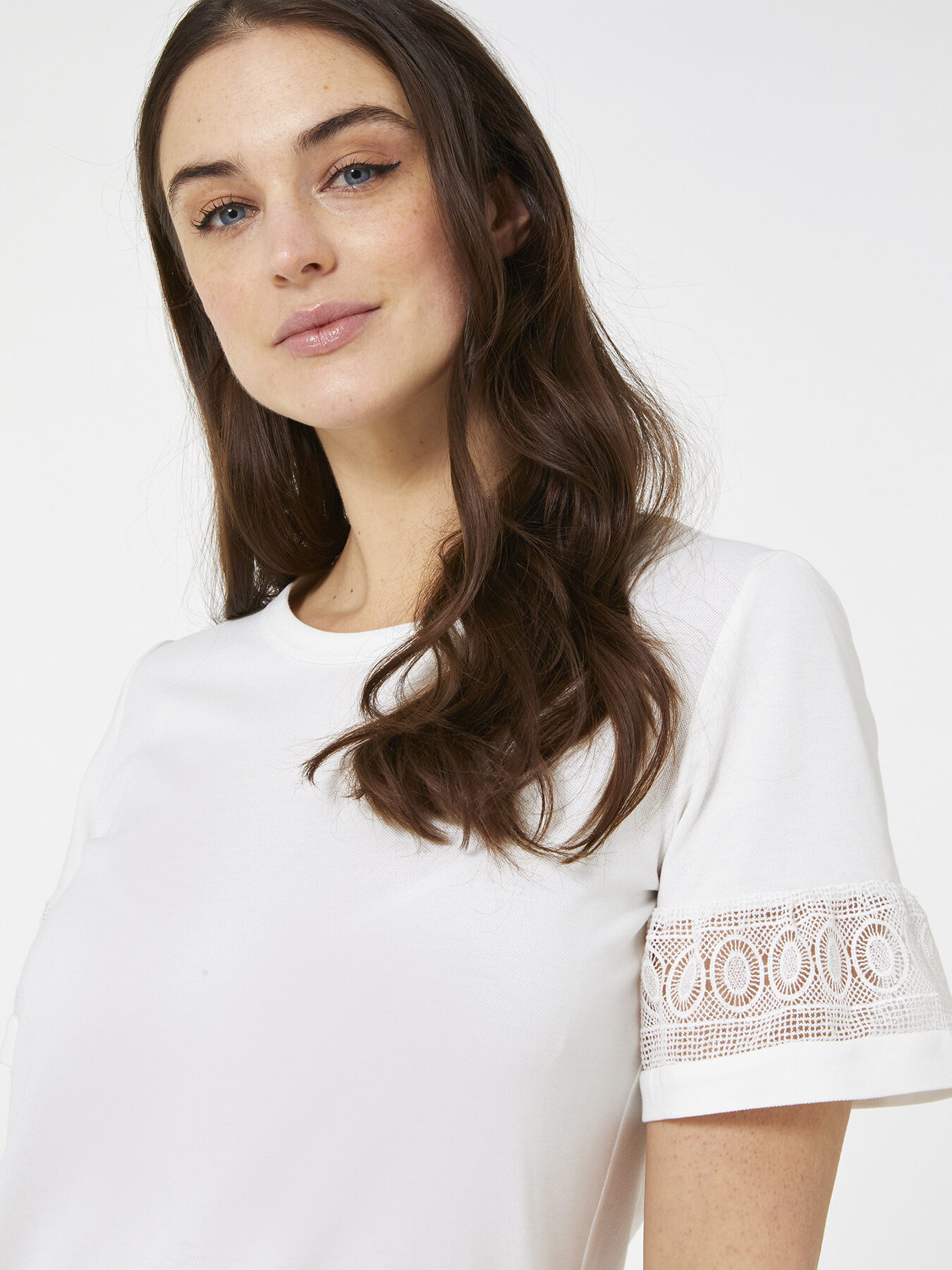 T-shirt con bordi in pizzo image number 5