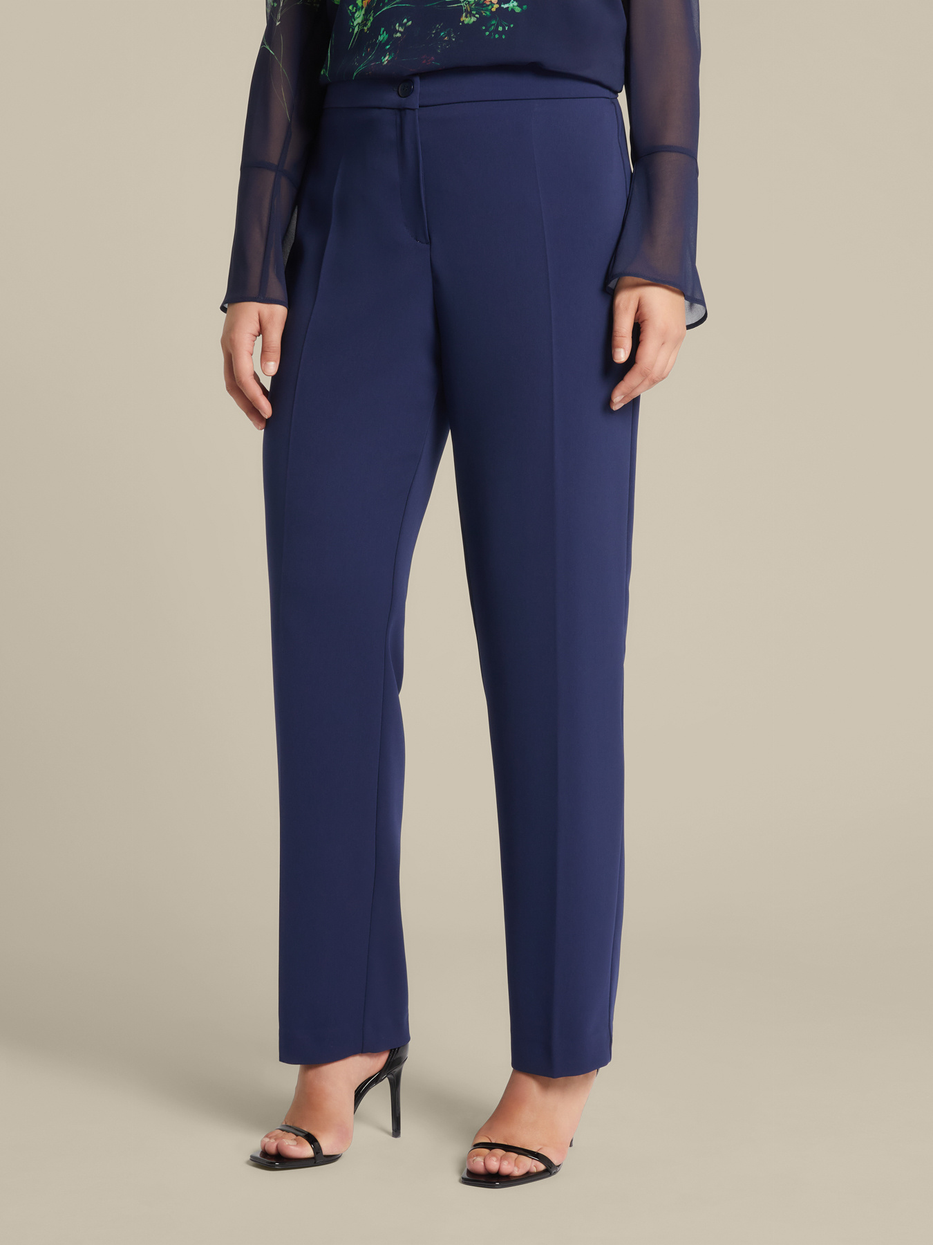 "Greige" Cady Farbhose image number 2