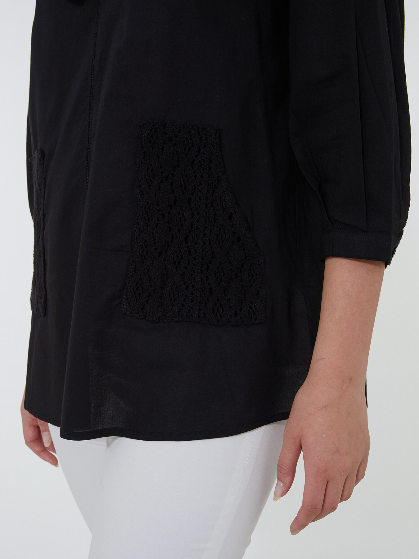 Blouse avec poches en macram&eacute; image number 5