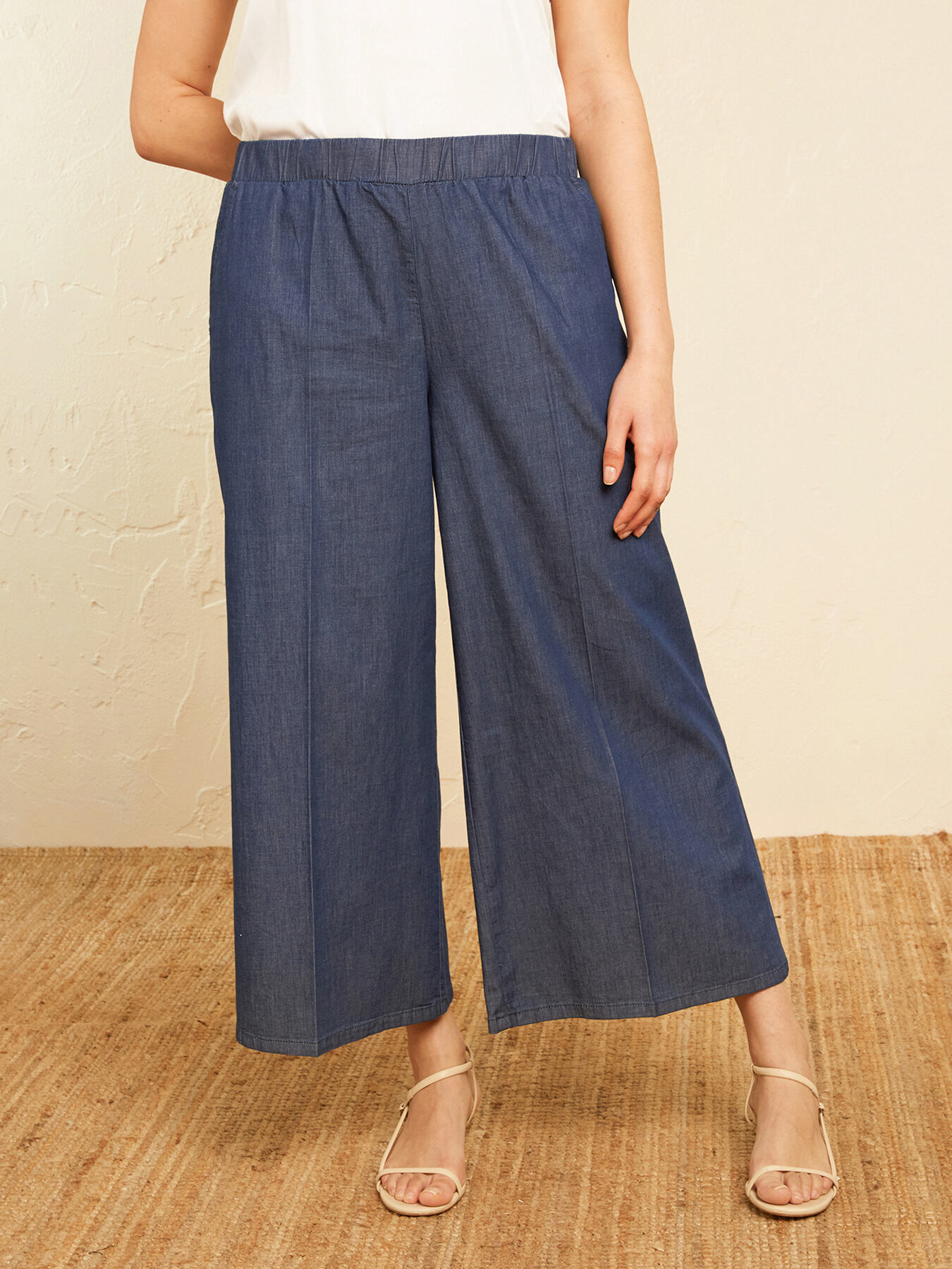 Pantaloni larghi in denim leggero image number 3