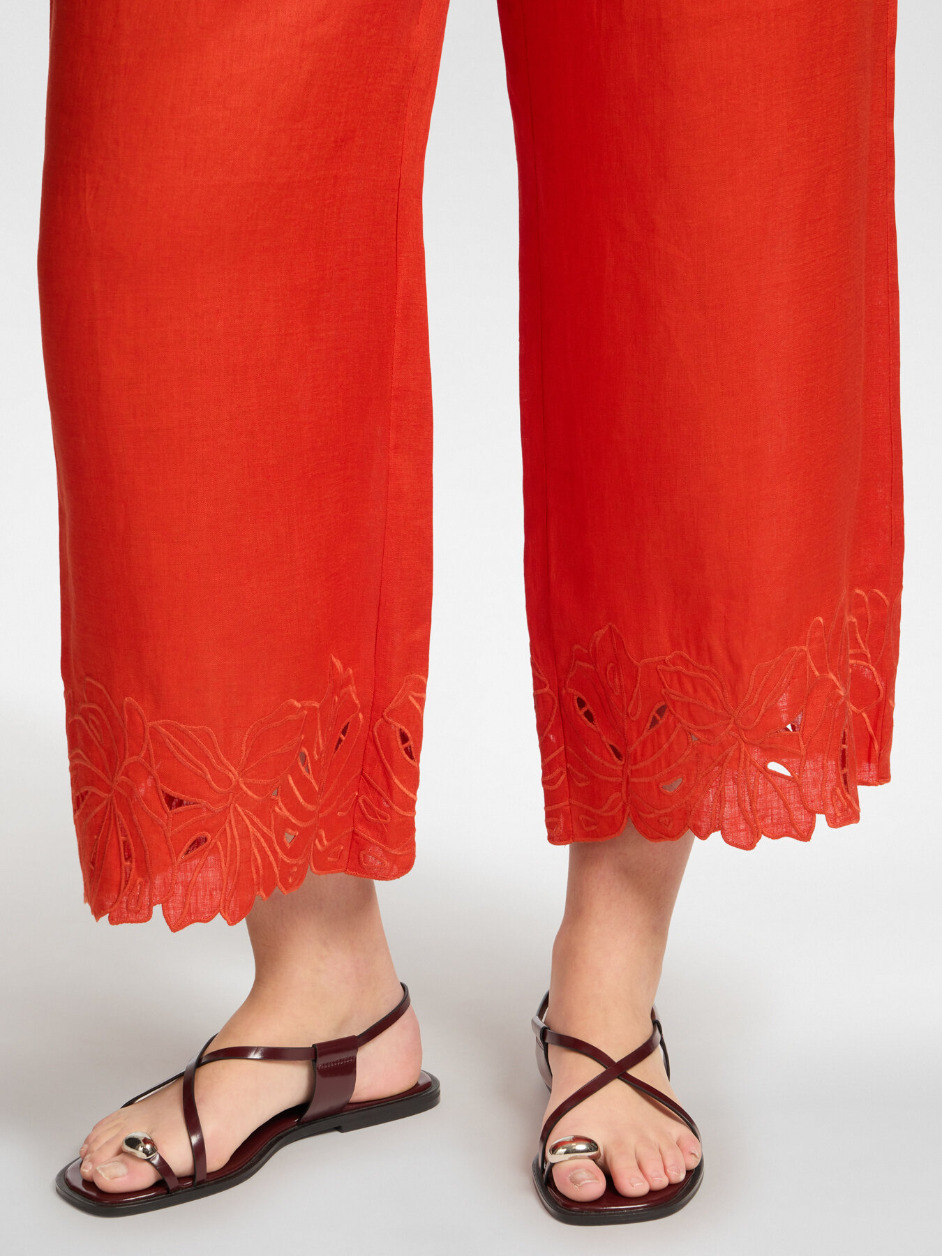 Linen trousers with embroidered edges image number 3