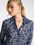Camisa con estampado de follaje image number 3