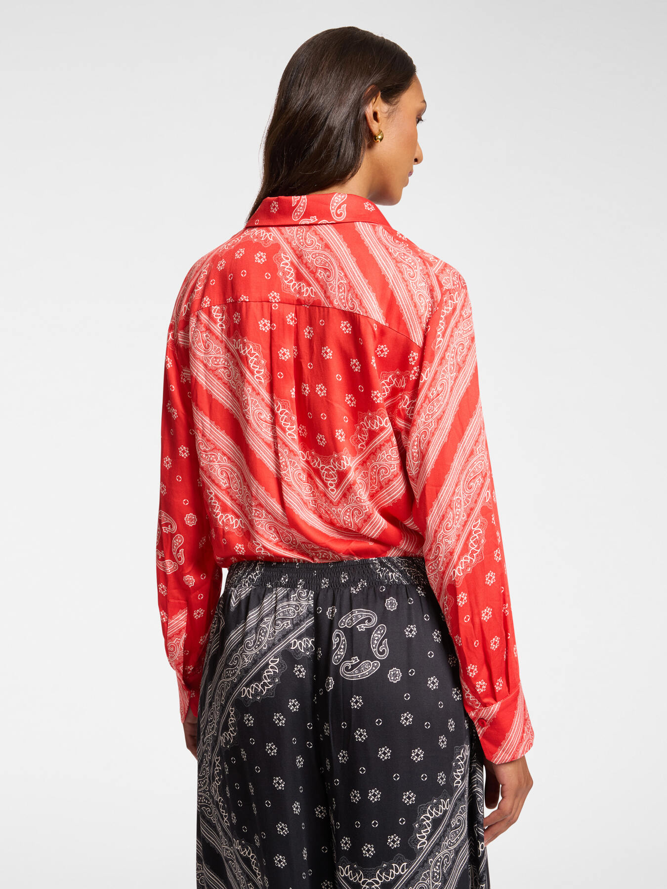 Camisa con estampado de bufanda image number 1