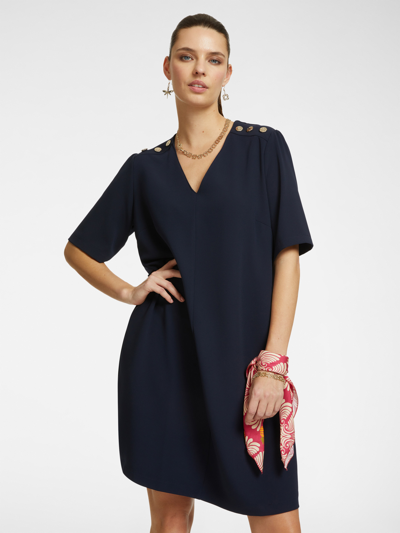 Vestido com botões image number 2