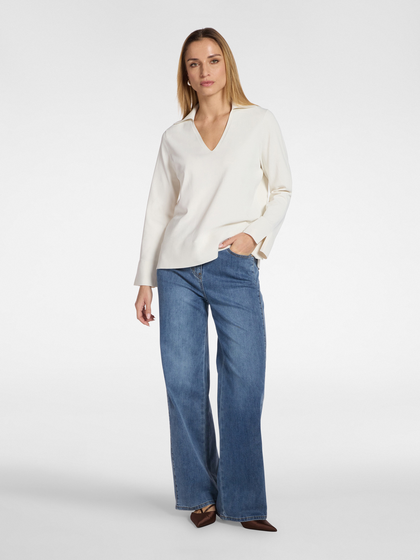 V-neck sweater with collar image number 2