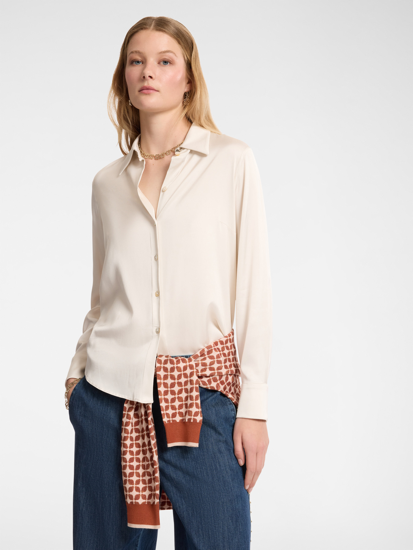 Camisa de cetim el&aacute;stico