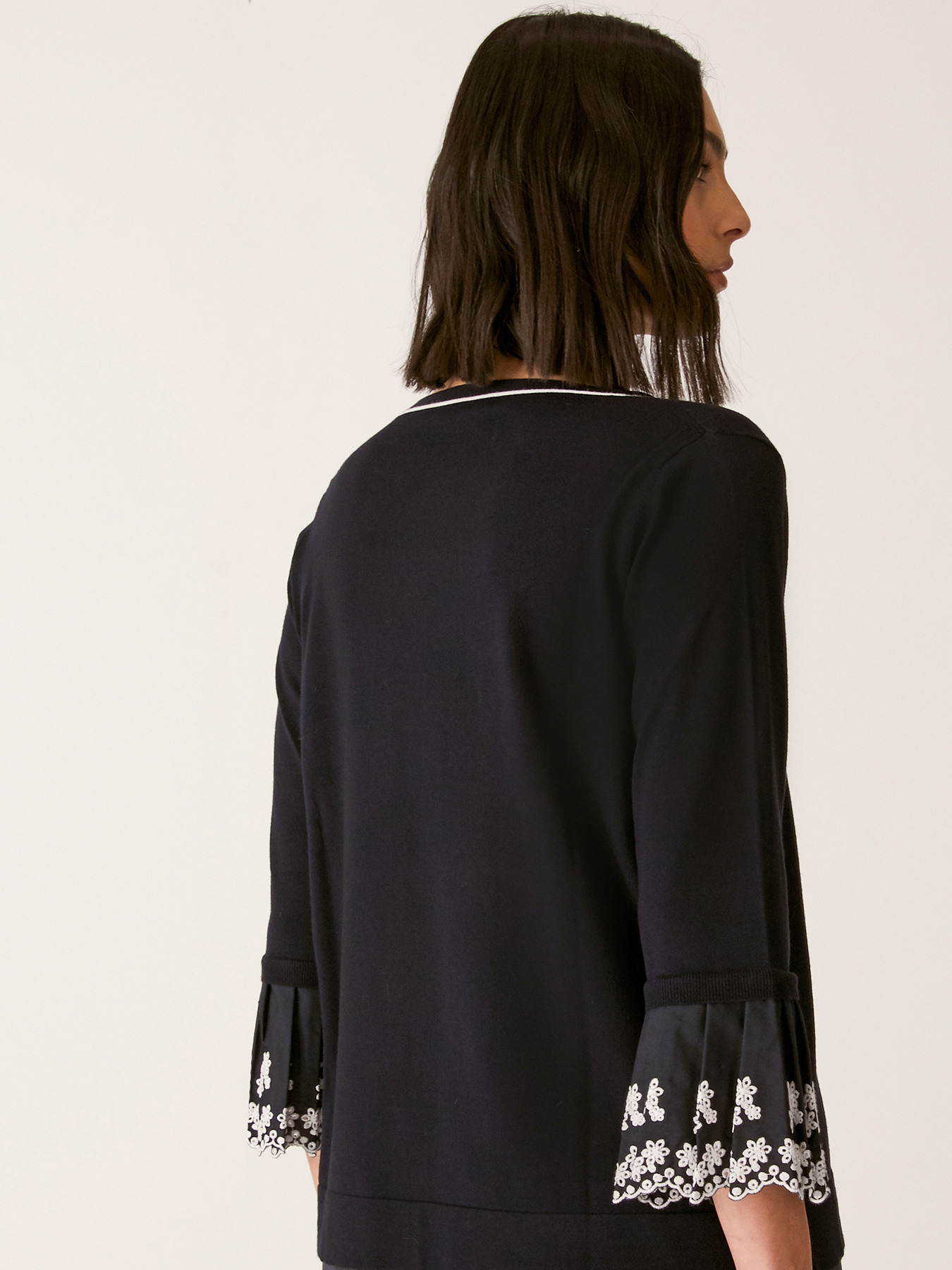 Pull avec broderie anglaise image number 1