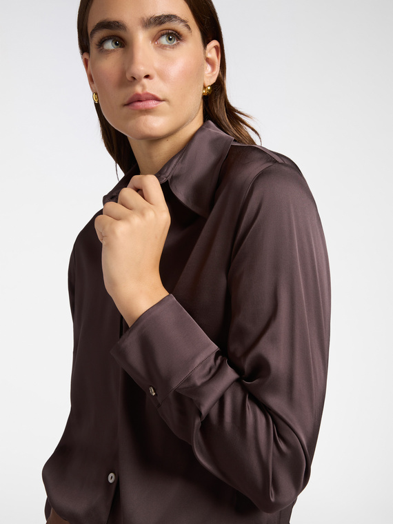 Chemise en satin extensible