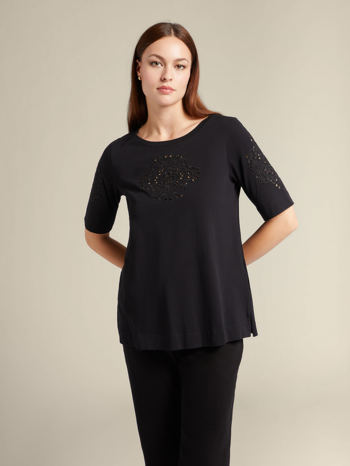 T-shirt with embroidery image number 0