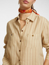 Camisa &agrave;s riscas com bolsos image number 3