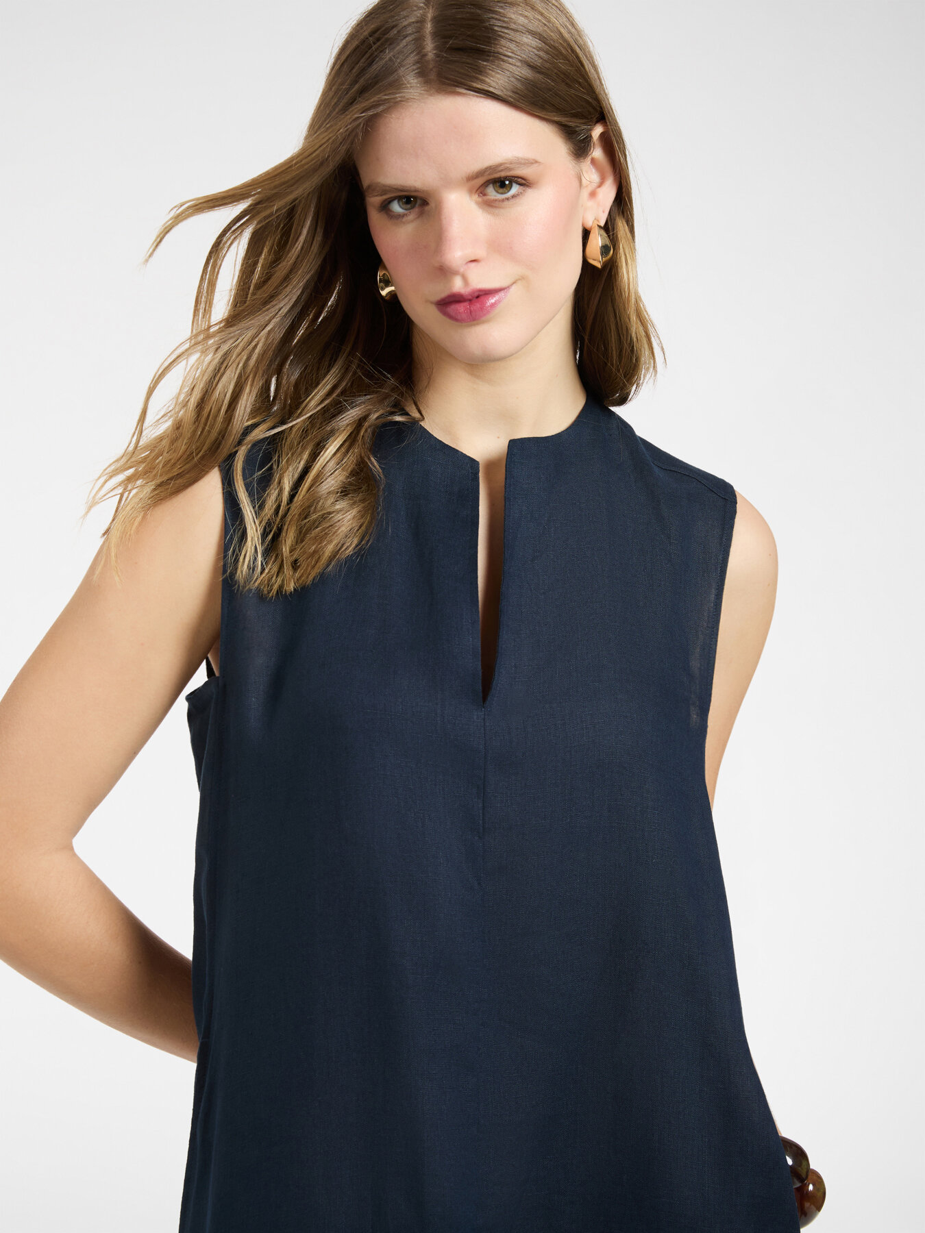 Langes Leinenkleid mit V-Ausschnitt image number 2