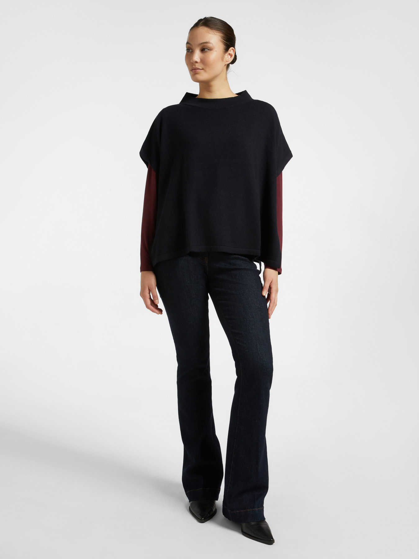 Breites Cape aus reiner Wolle image number 2