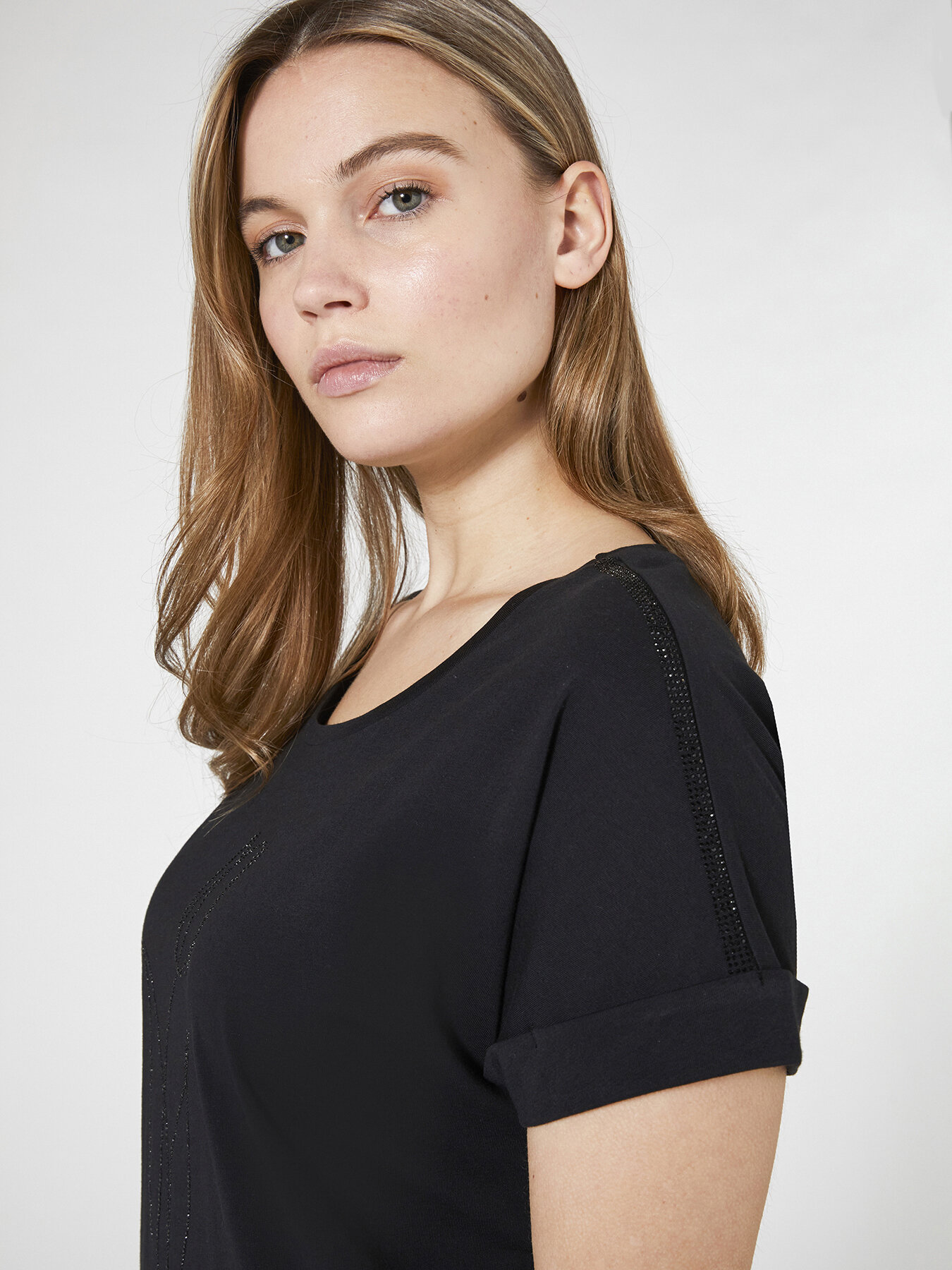 T-shirt con fiore in cristalli image number 4