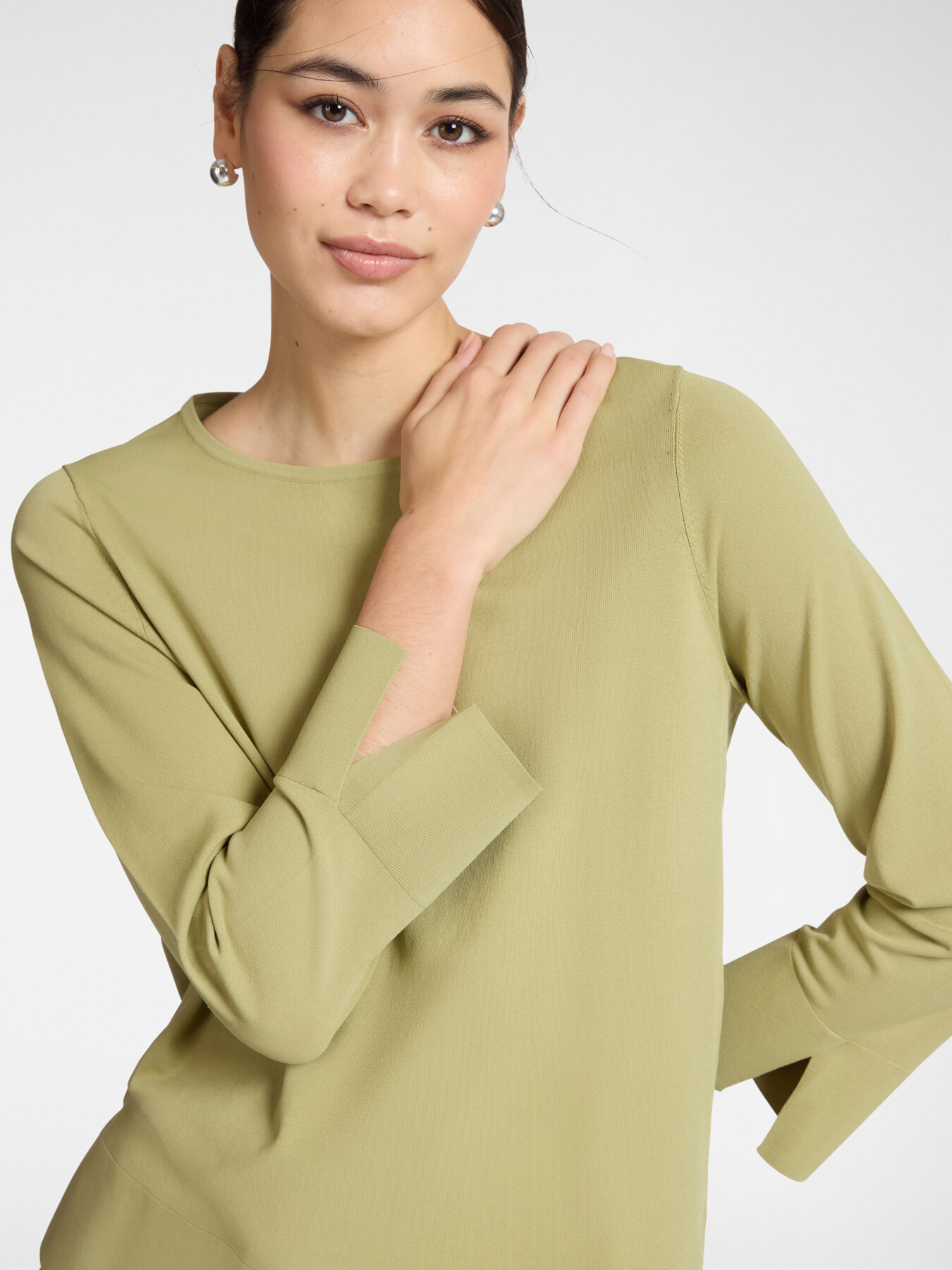 Solid color sweater image number 0