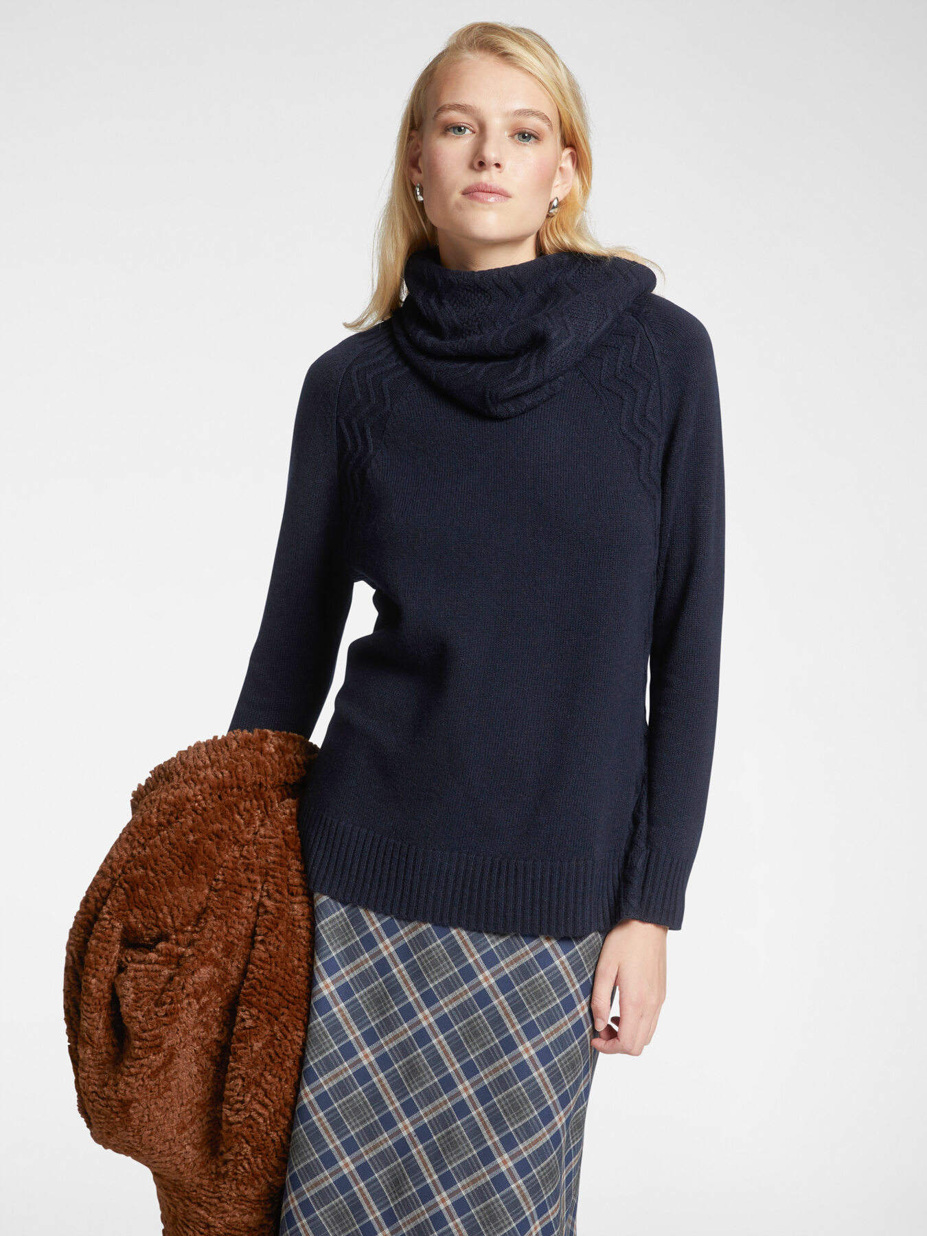 Wool sweater with detachable collar image number 0