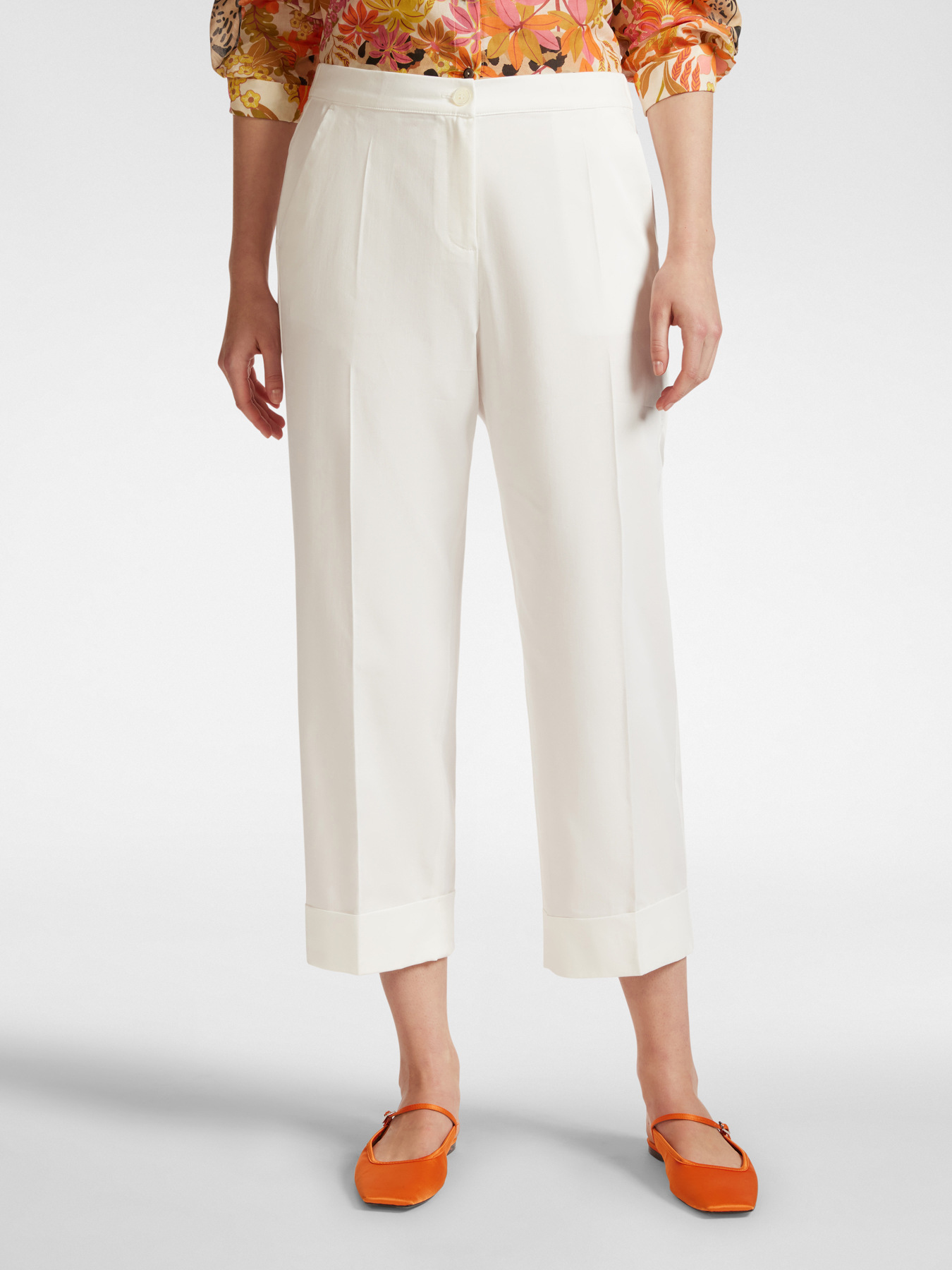 Cropped trousers with cuffs image number 2