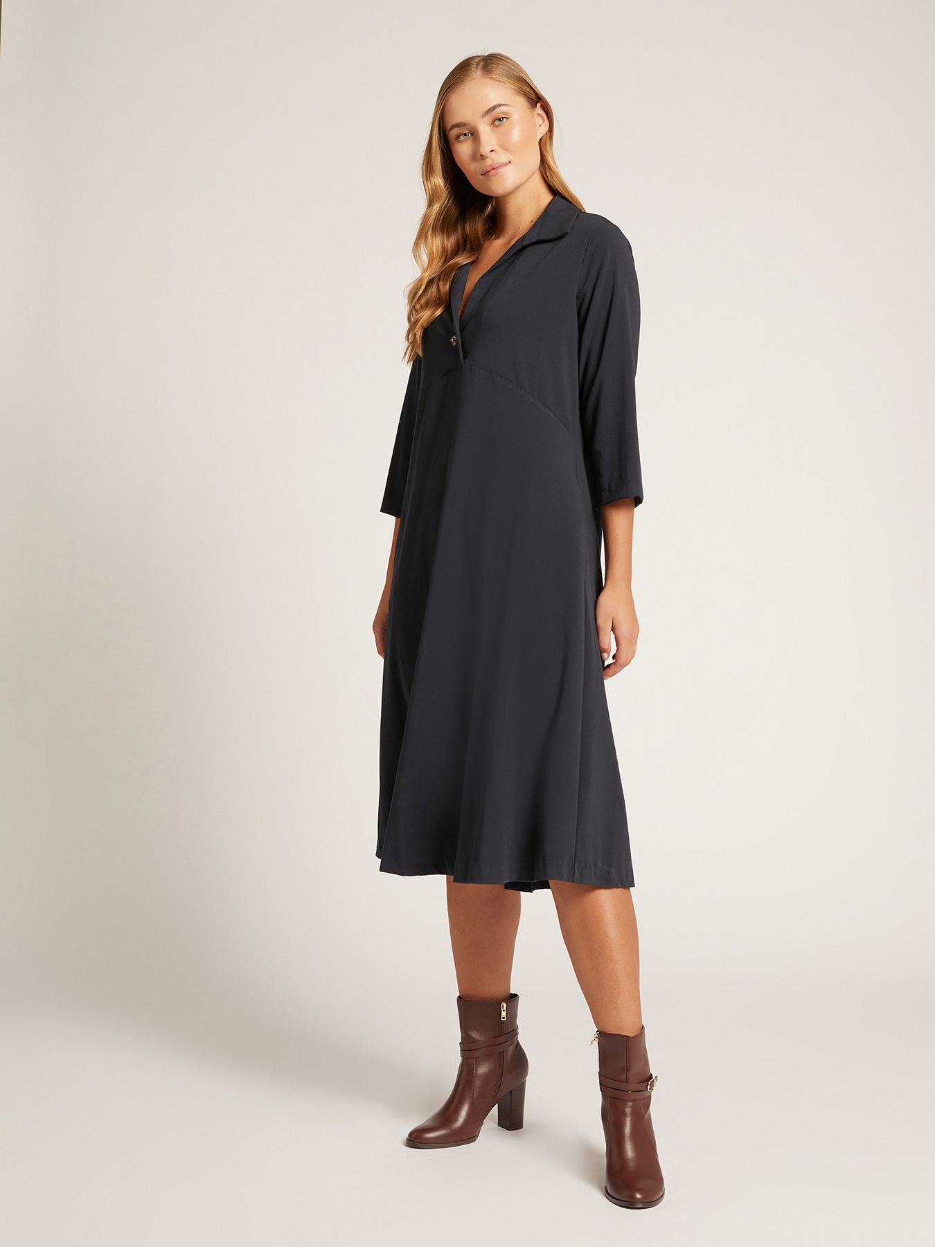 Flared one-button dress image number 2