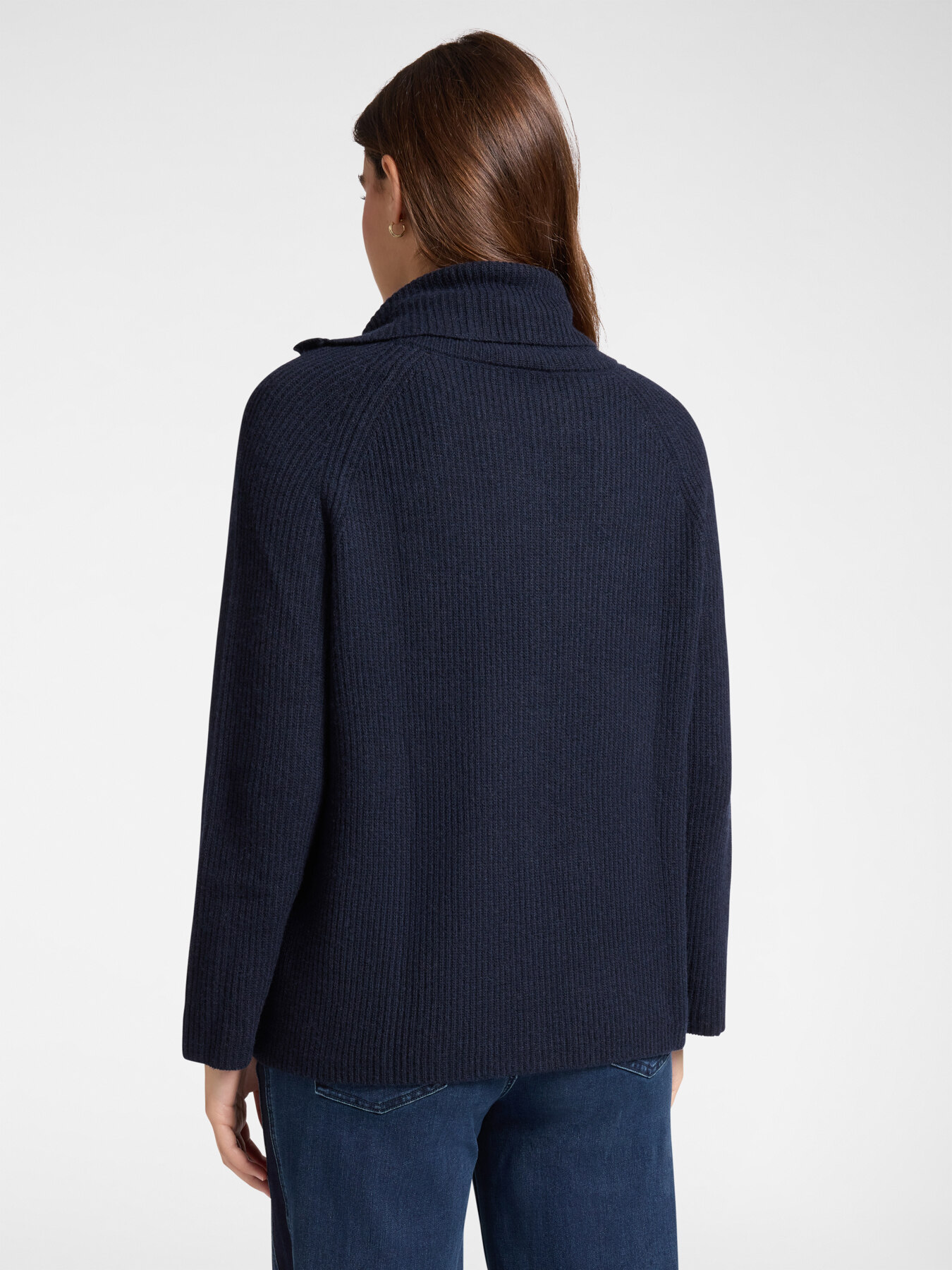 Pull avec galon devant image number 1