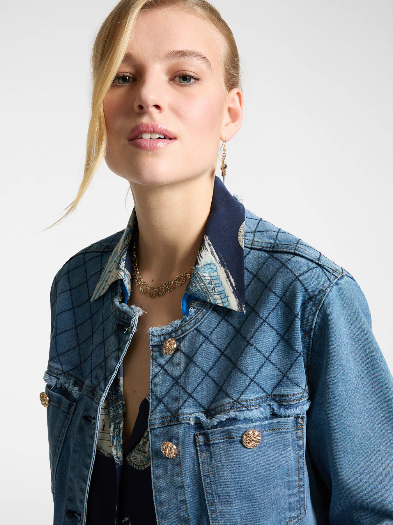 Denim jacket with fringes and embroidery image number 3