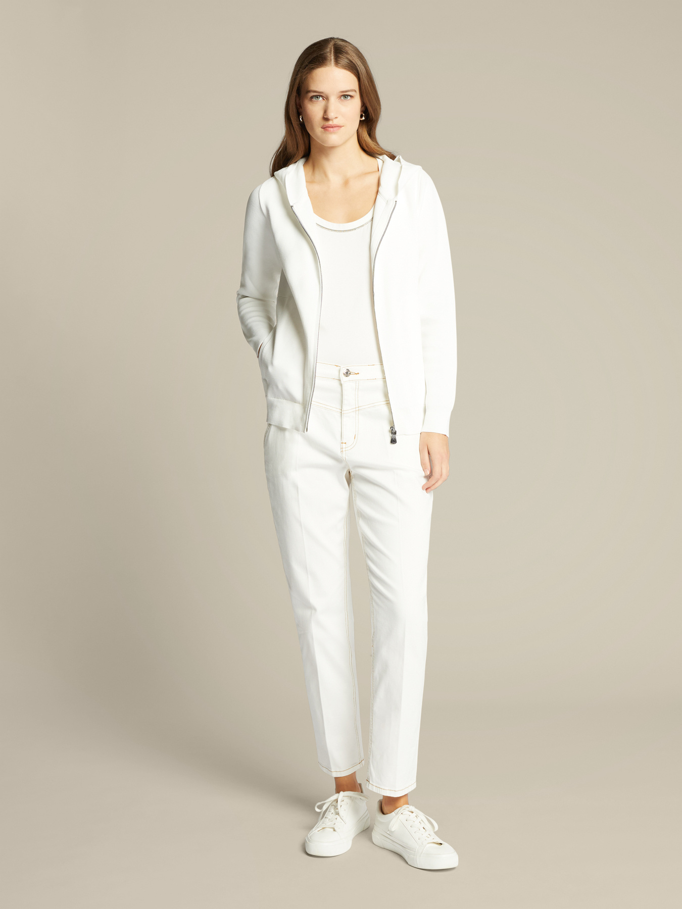 Camisa esportiva com capuz image number 2