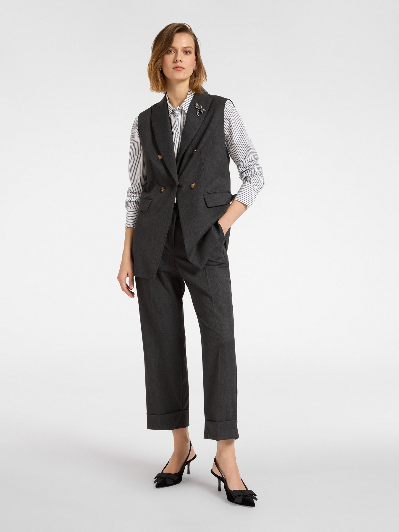 Verk&uuml;rzte Hose mit B&uuml;ndchen image number 0