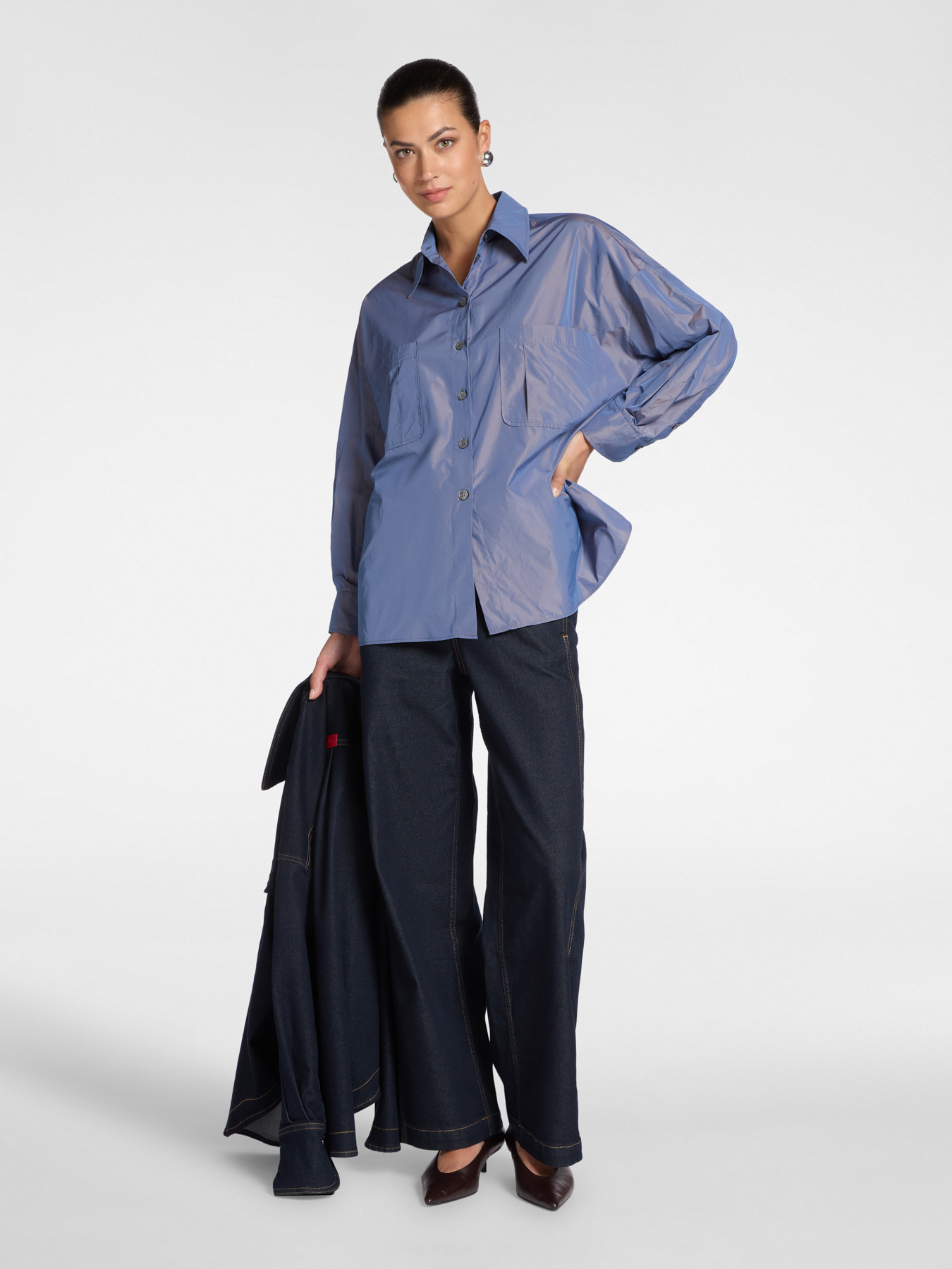 Camisa em tafet&aacute; com bolsos image number 2