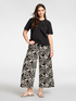 Cotton t-shirt with floral appliqu&eacute;s image number 2