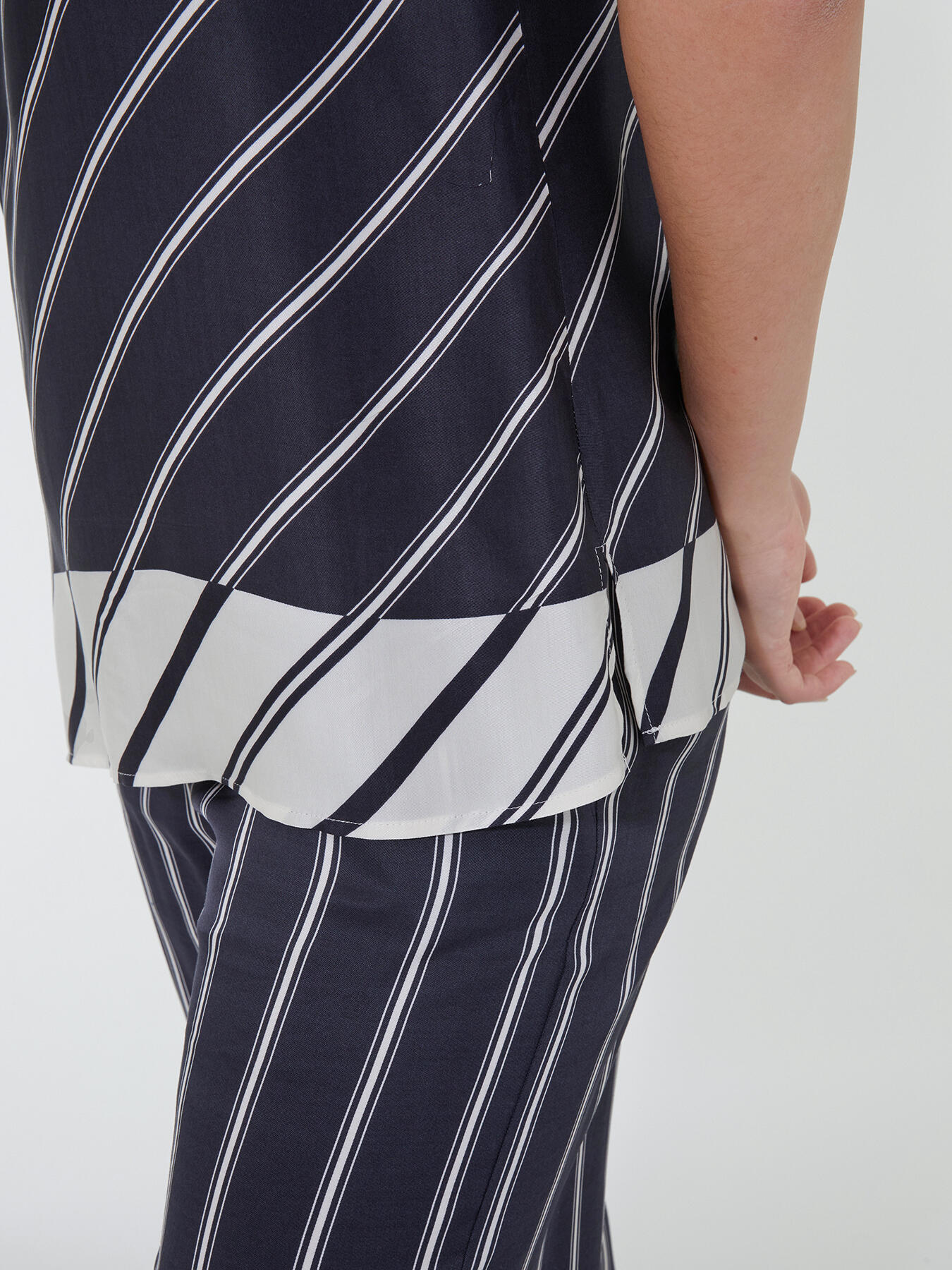 Top às riscas com borda image number 4