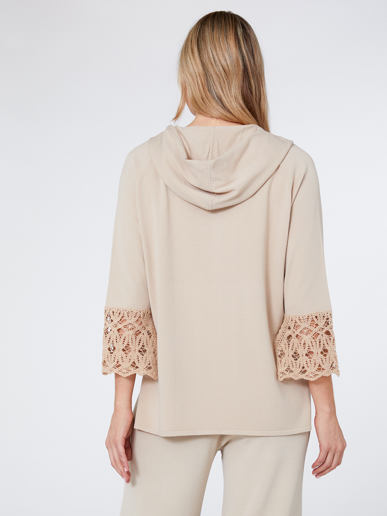 Pull en éco-viscose avec insert en macramé image number 2