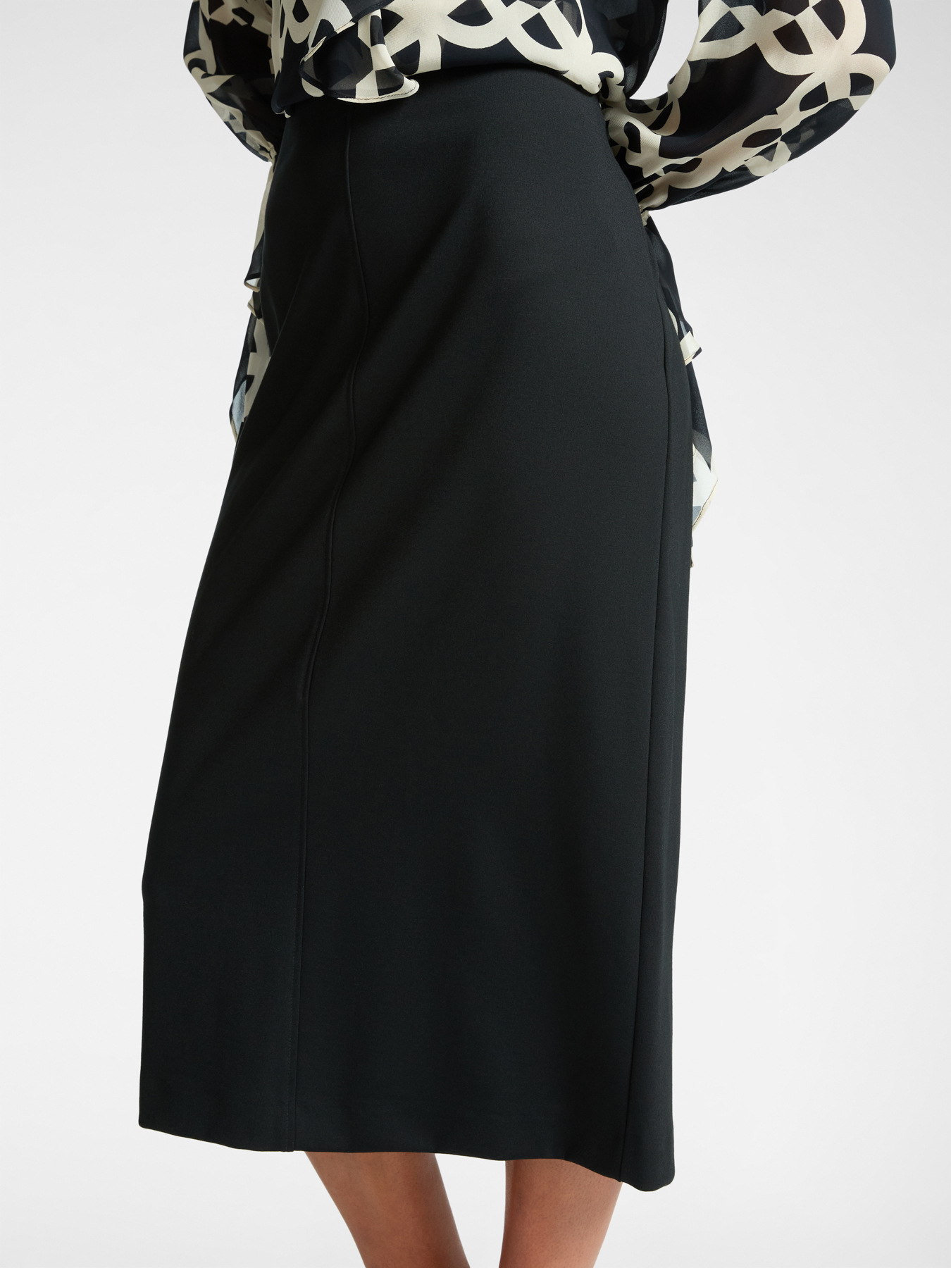 Pencil skirt in Milano stitch image number 3