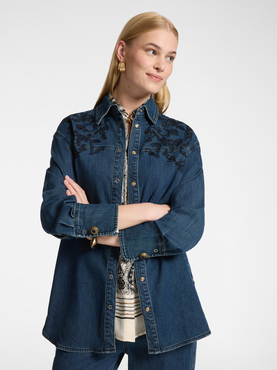 Langes Jeanshemd mit Stickerei