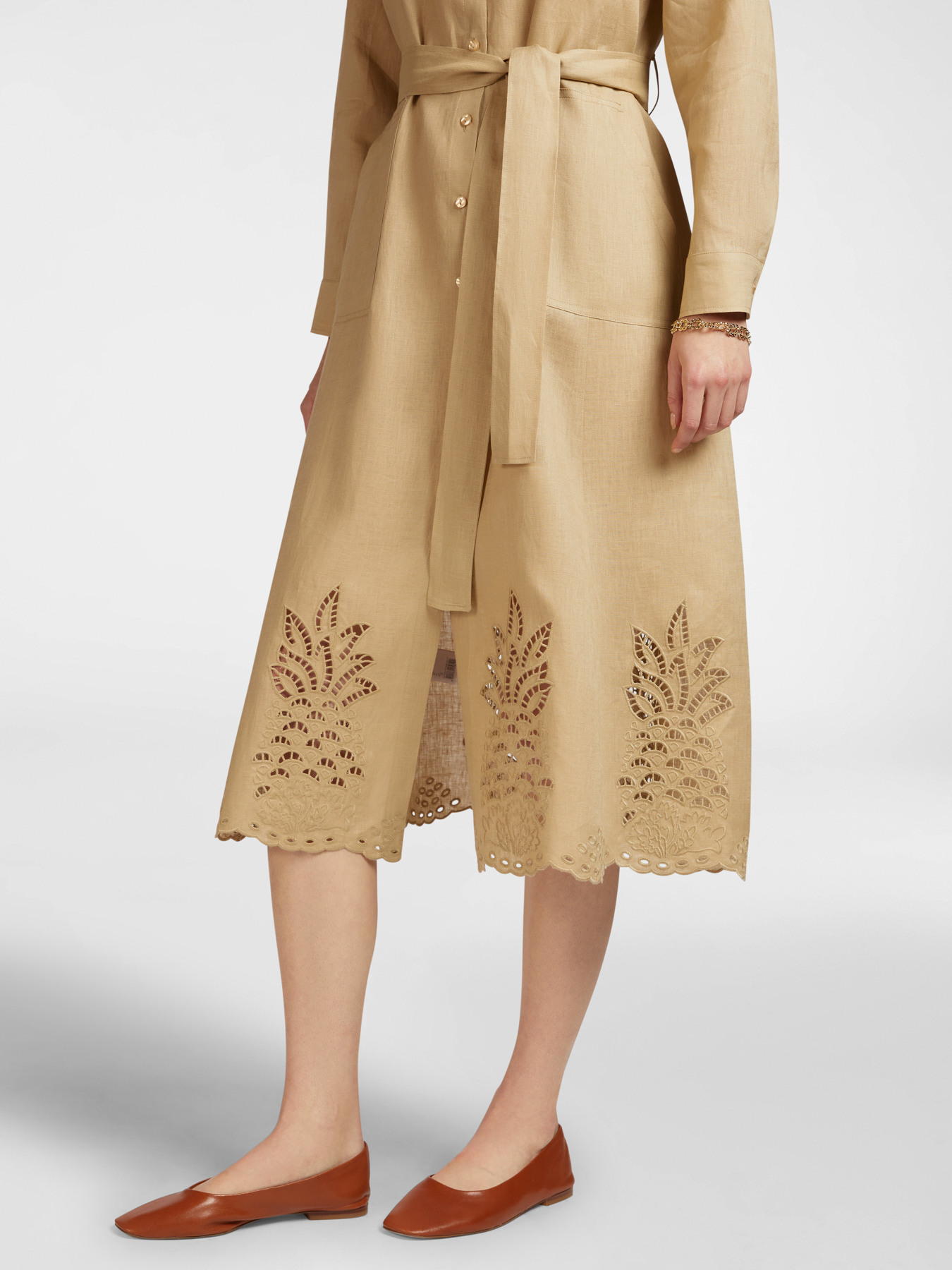 Kleid aus Leinen mit Stickerei am Abschluss image number 3