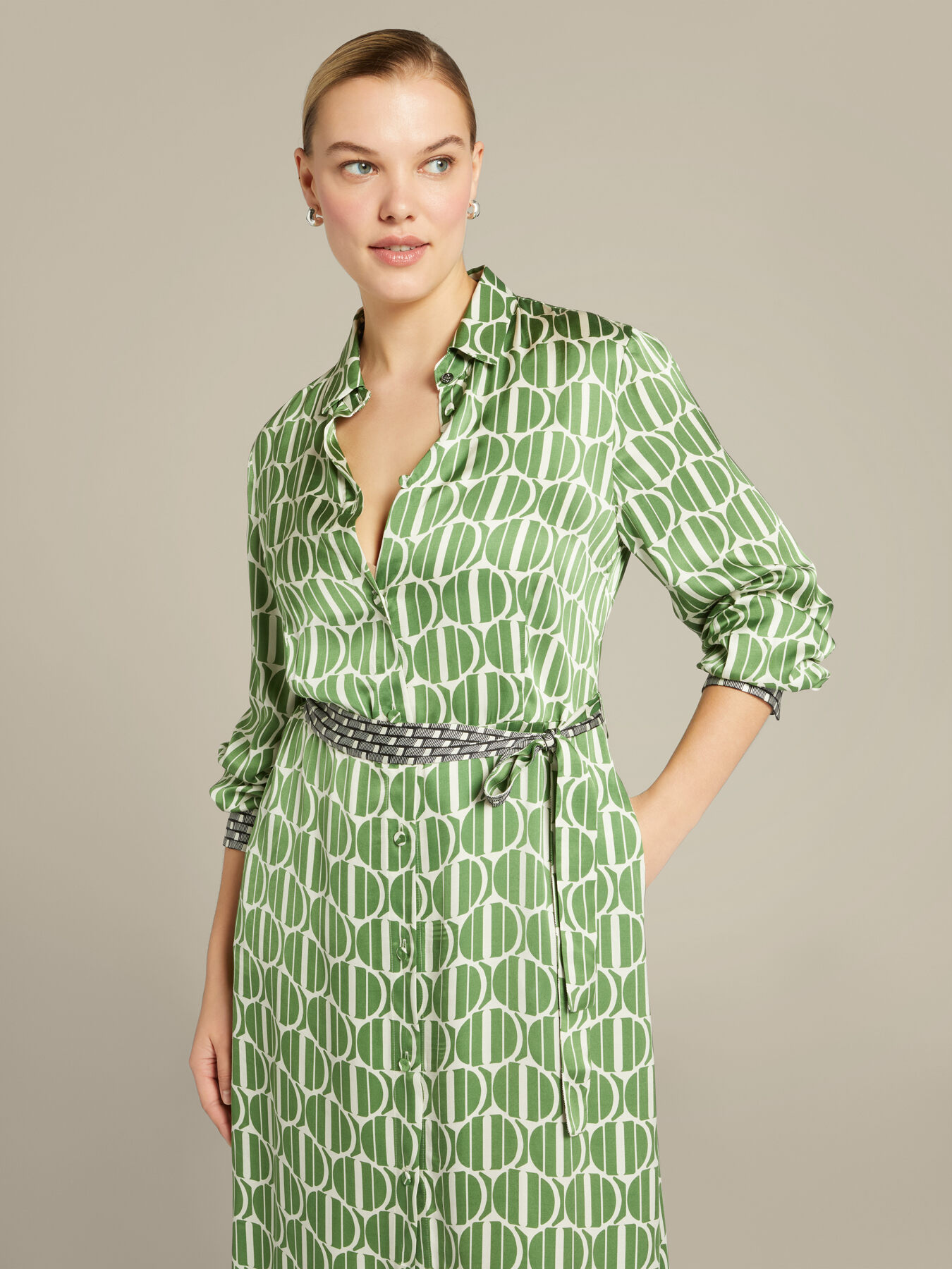 Robe Chemisier en satin imprim&eacute; image number 2