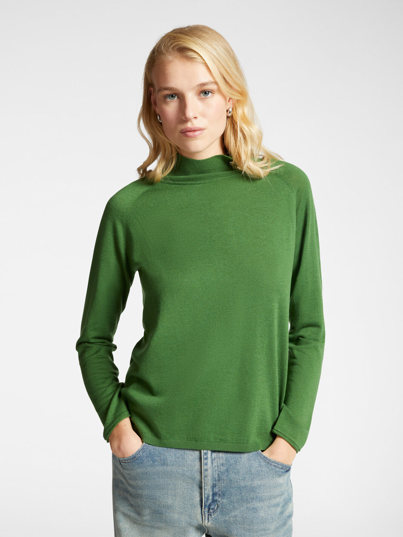 Sweater with cuff links at the neck image number 0