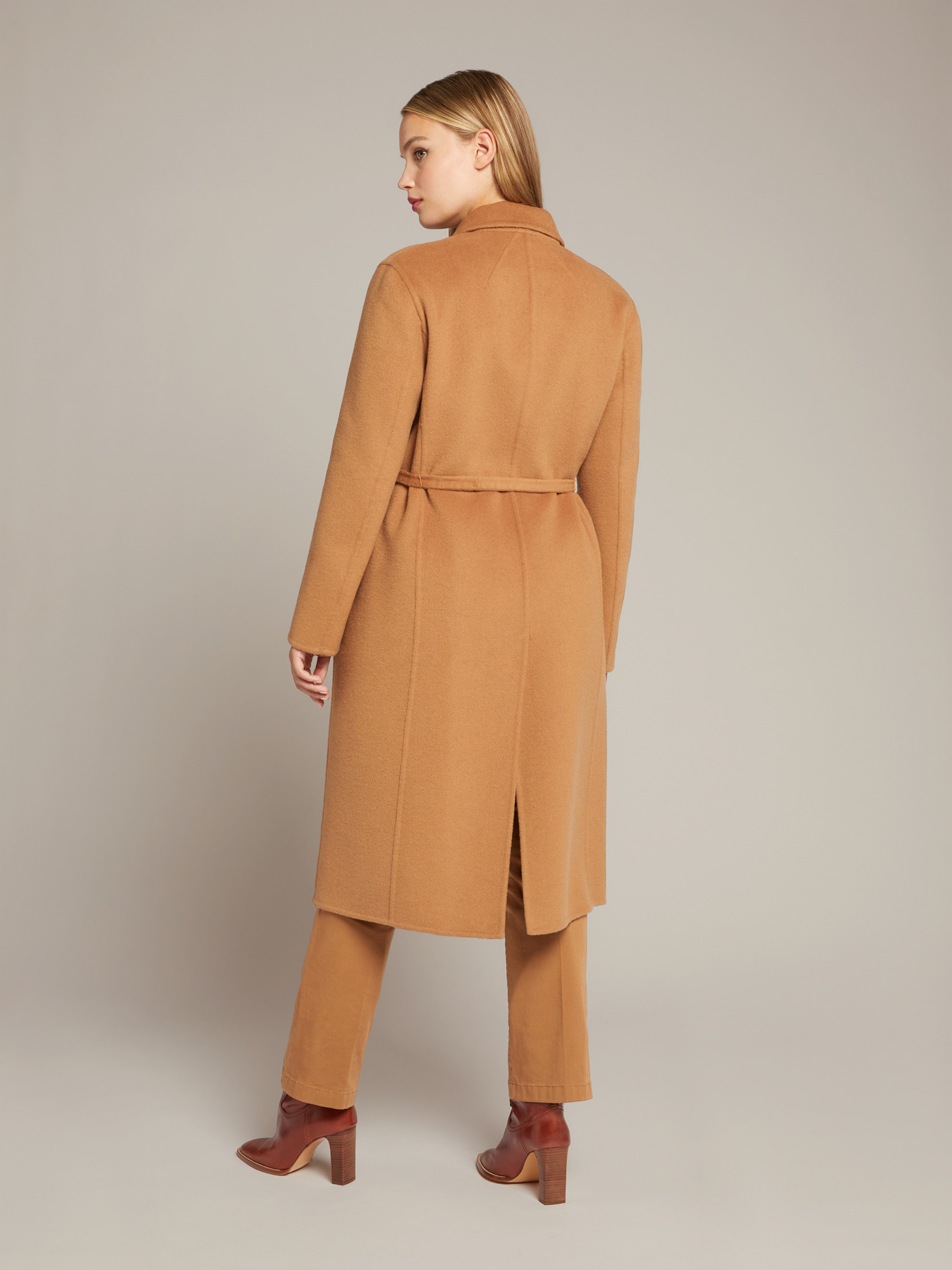 Sobretuto duplo com acabamento à mão image number 5