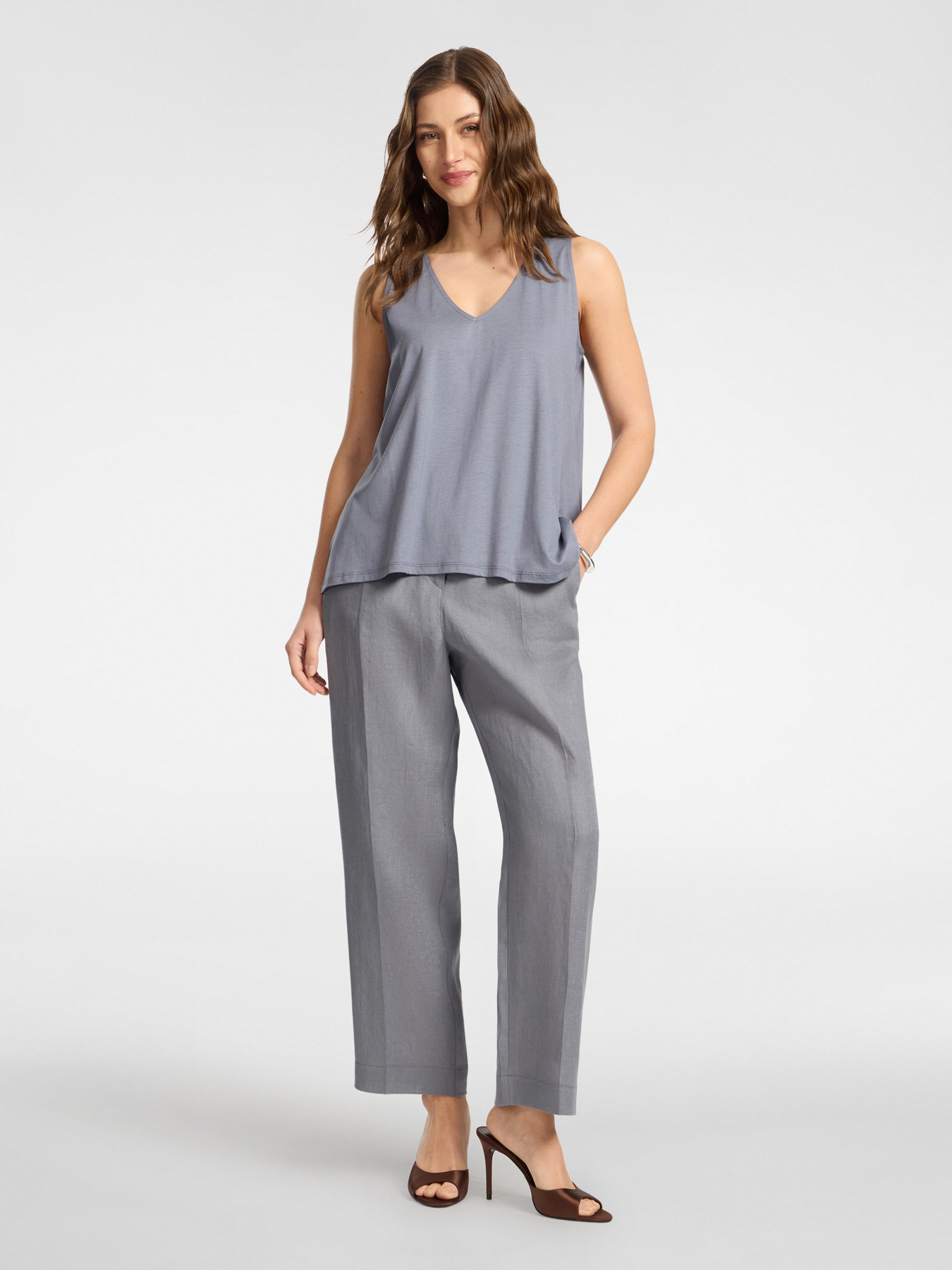 Lyocell-Mix-Top mit V-Ausschnitt image number 3