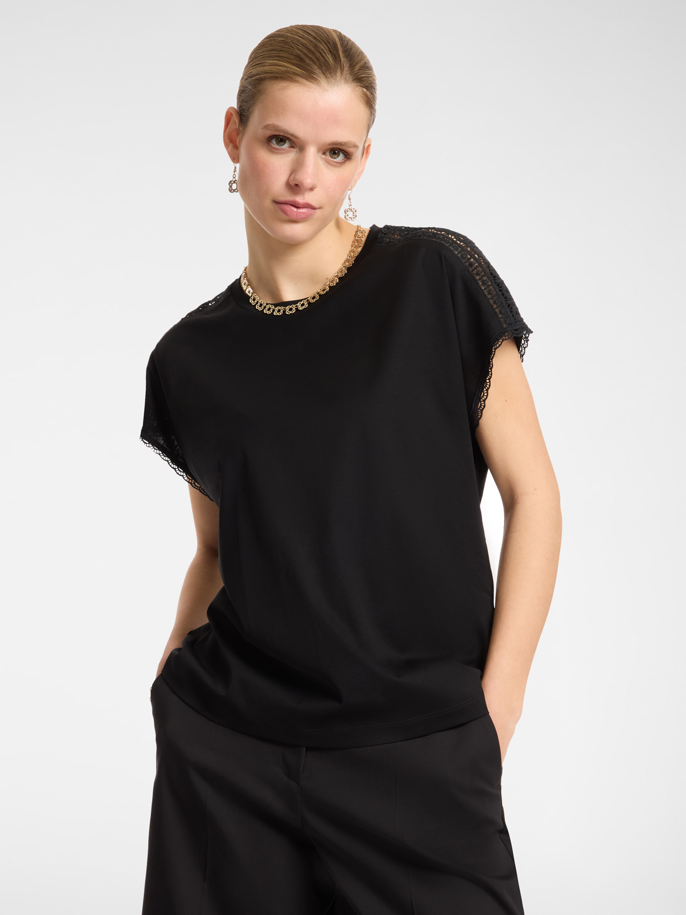 T-shirt with lace insert on the shoulders image number 0