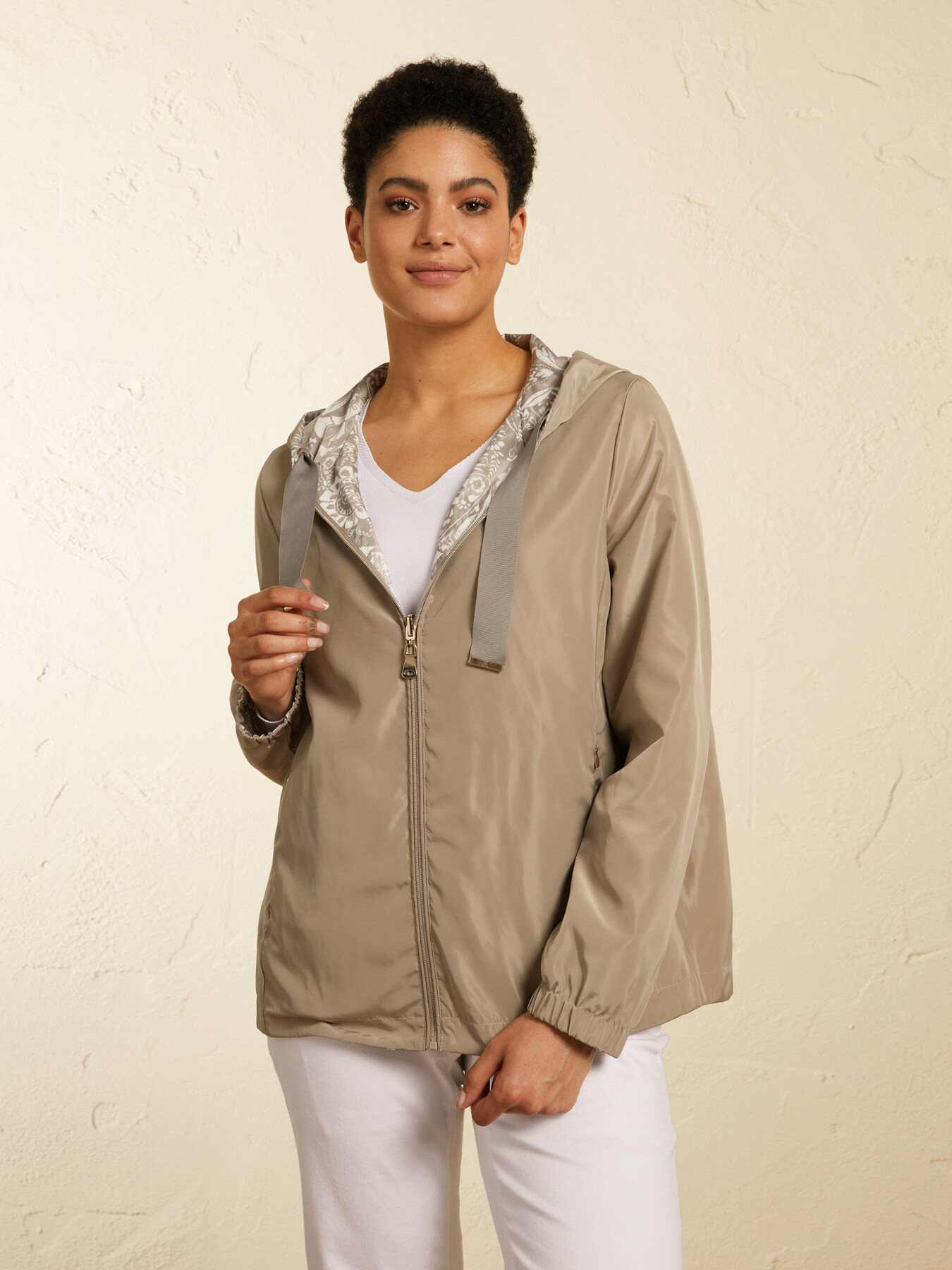 Chaqueta cortavientos reversible image number 3