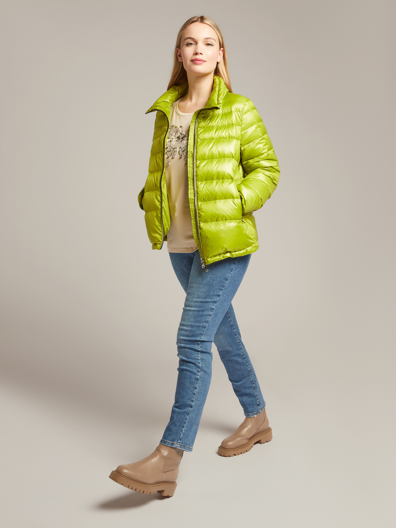 T-Shirt mit Aufdruck und handgearbeiteter Stickerei image number 2