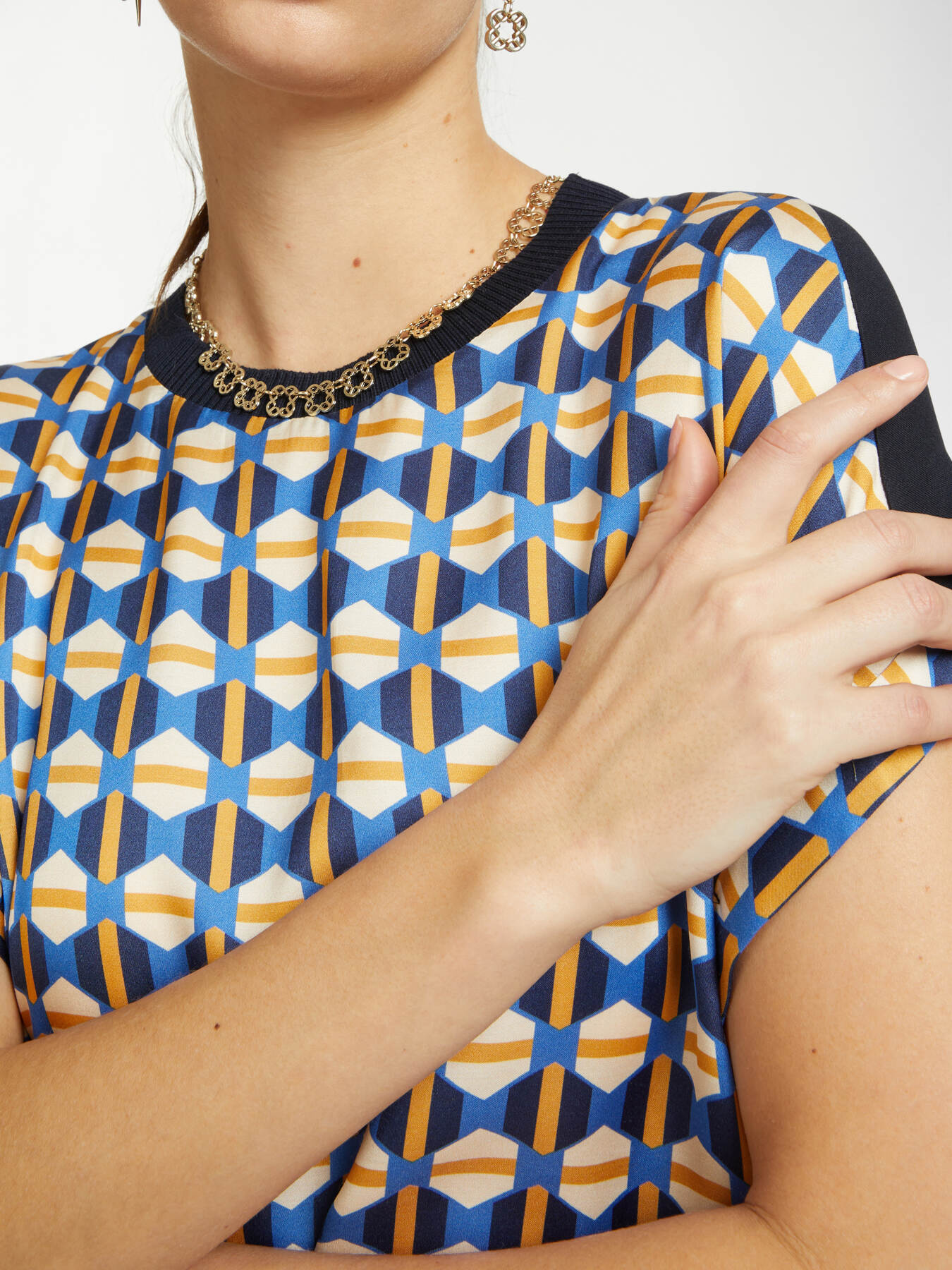 T-shirt with printed front image number 3