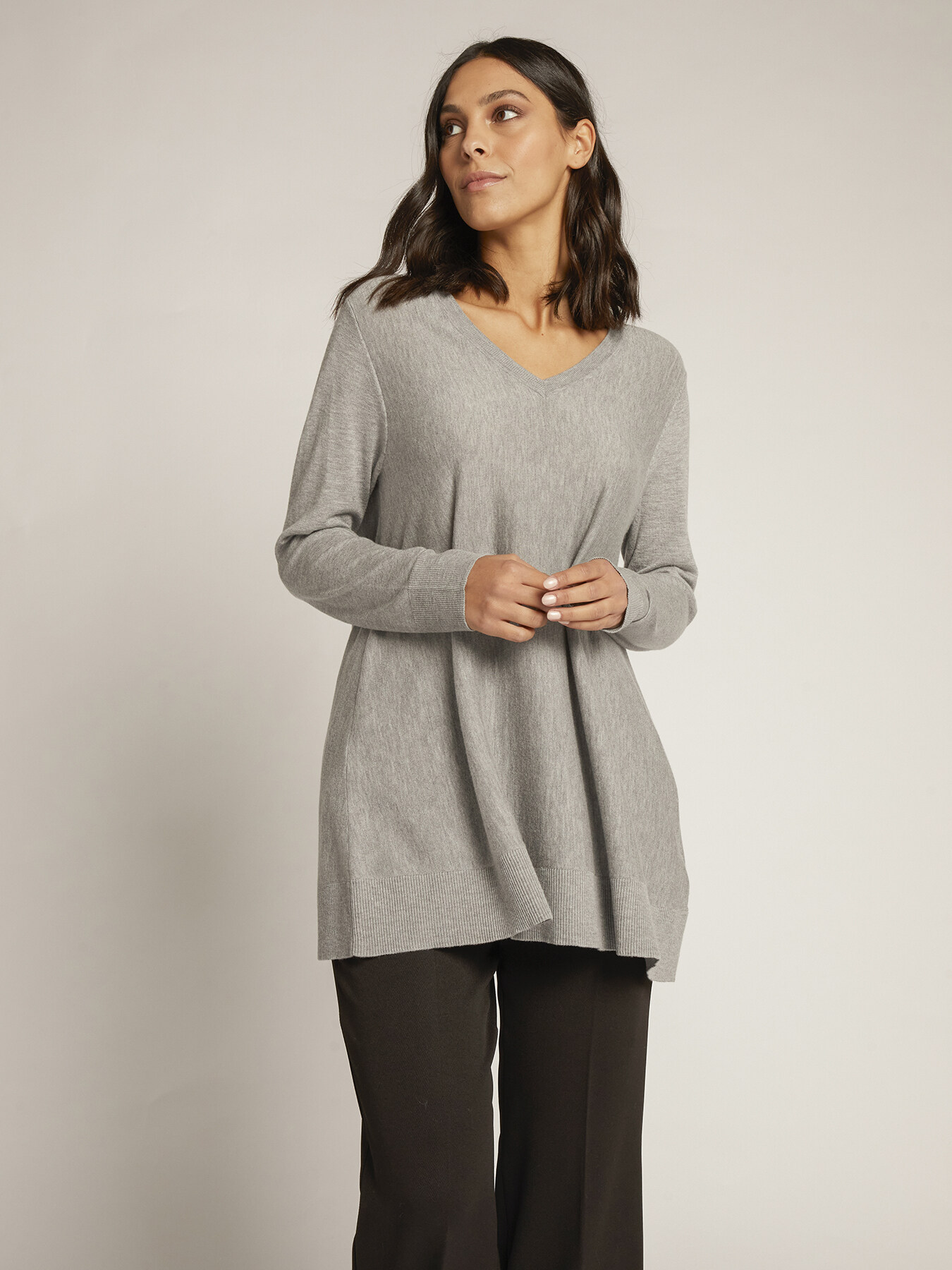 Maglia con scollo a V image number 0