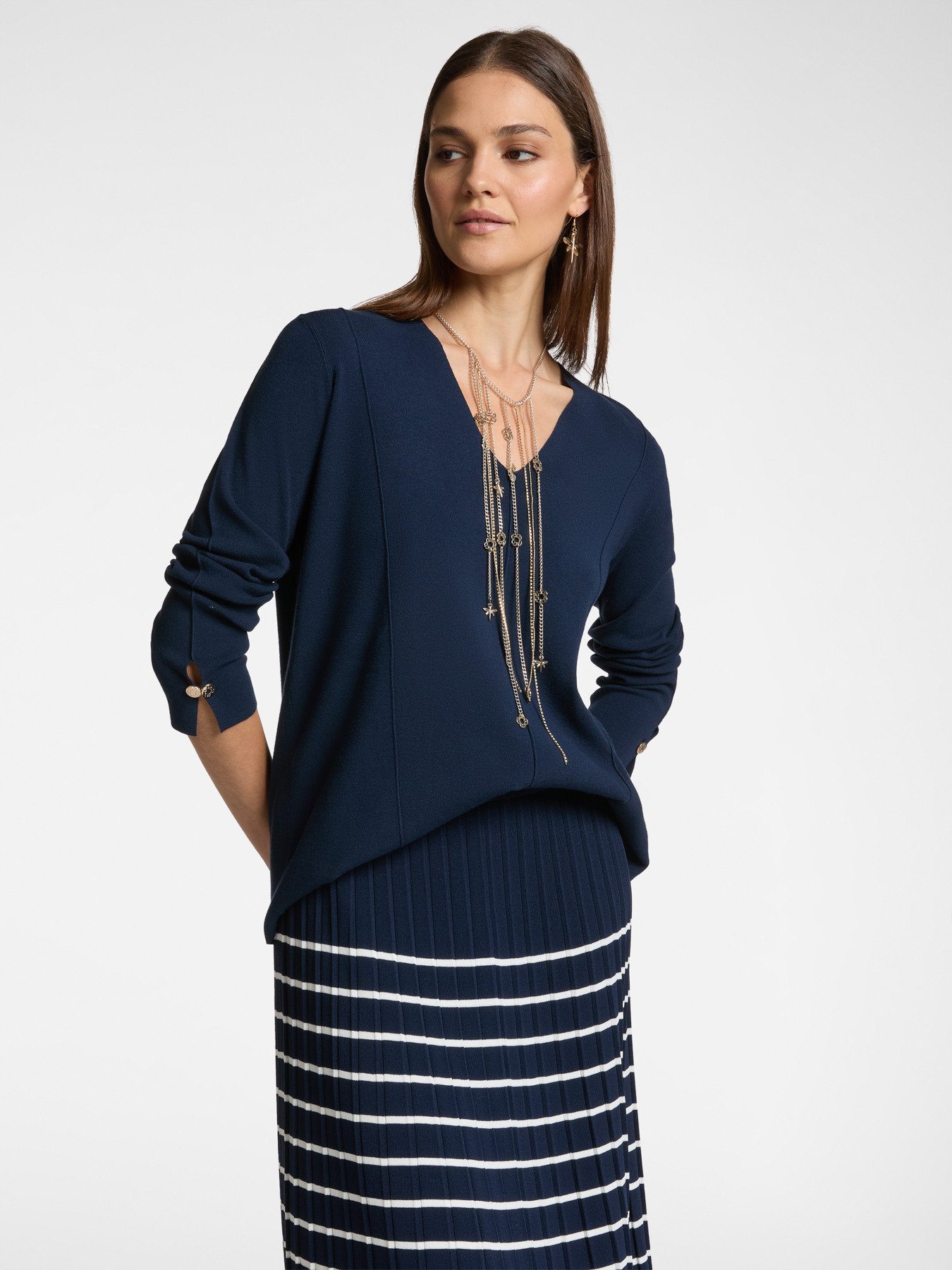 V-neck sweater image number 0