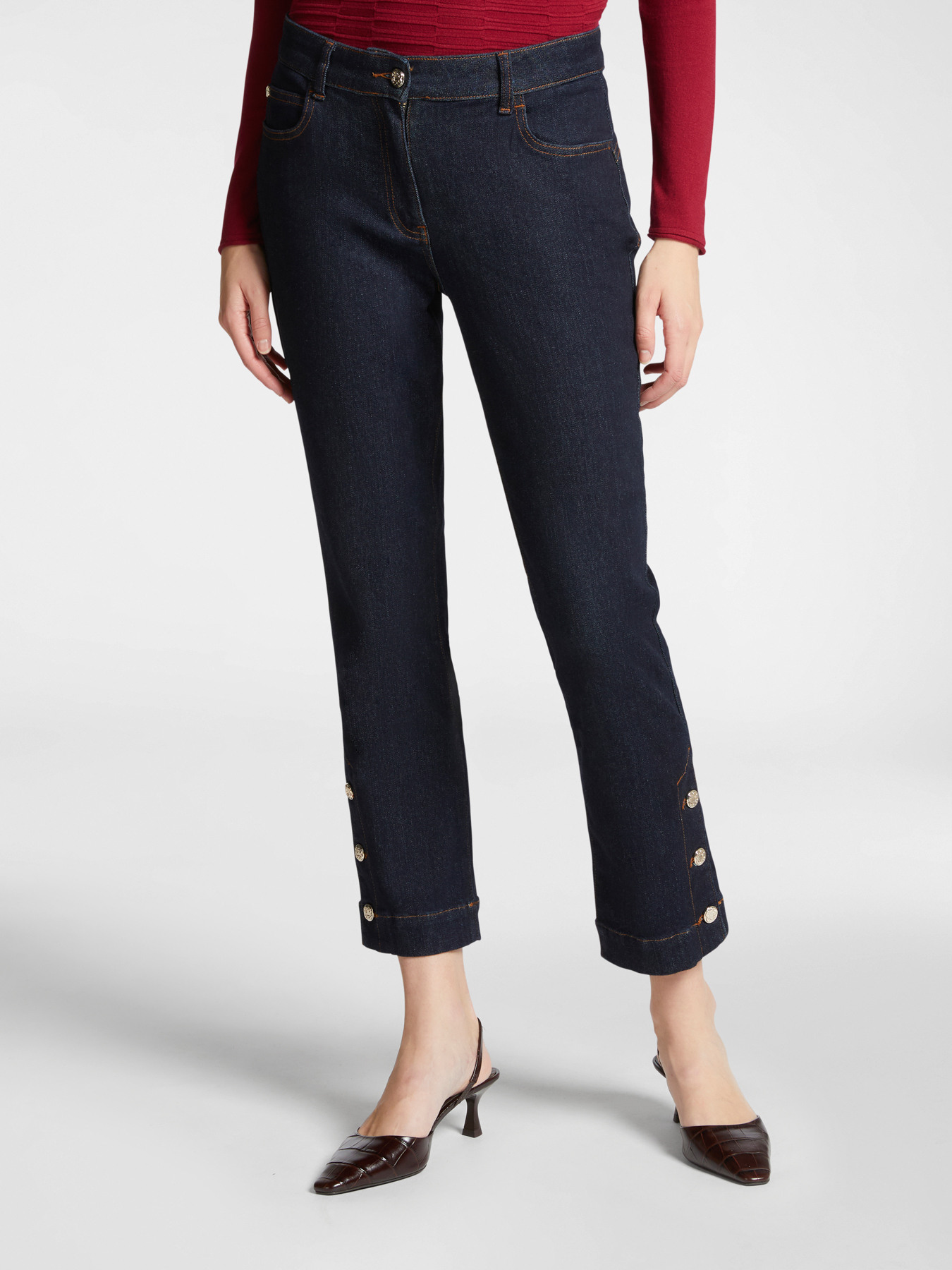 Jean regular avec boutons dans le bas image number 2