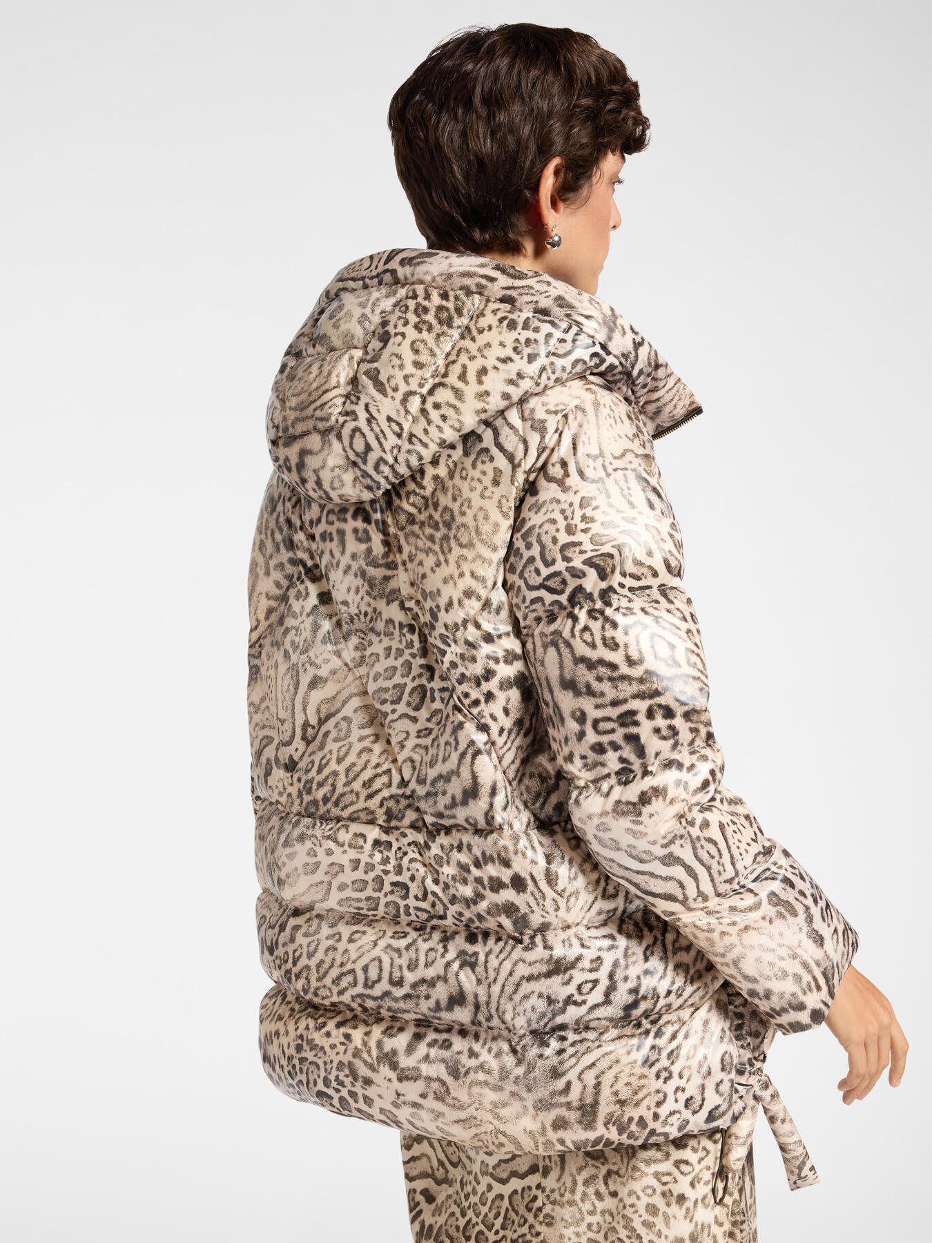 Chaqueta de plumas con estampado animal image number 1