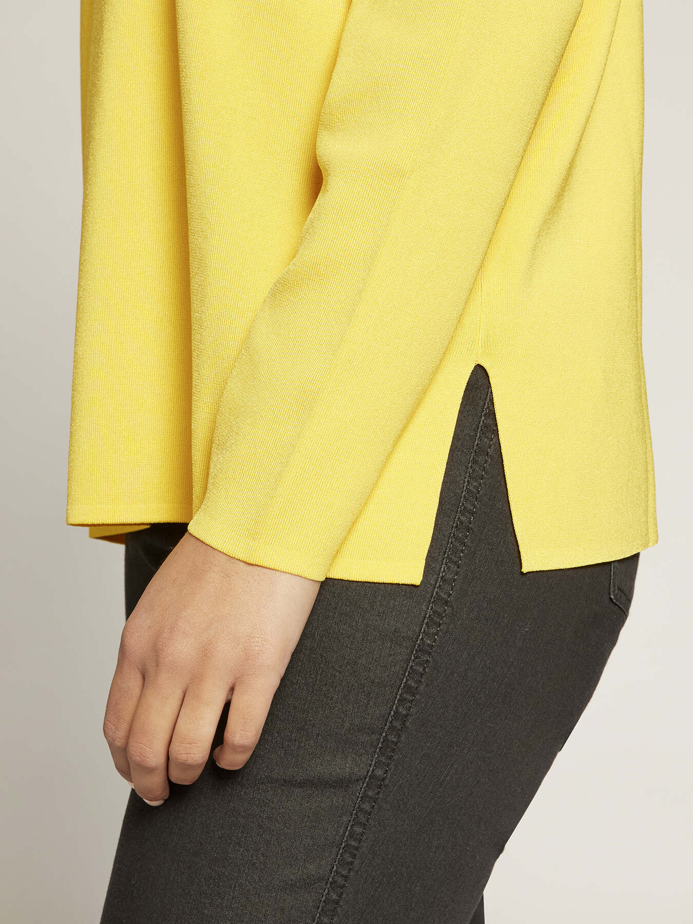 "Shiny" viscose boxy sweater image number 3