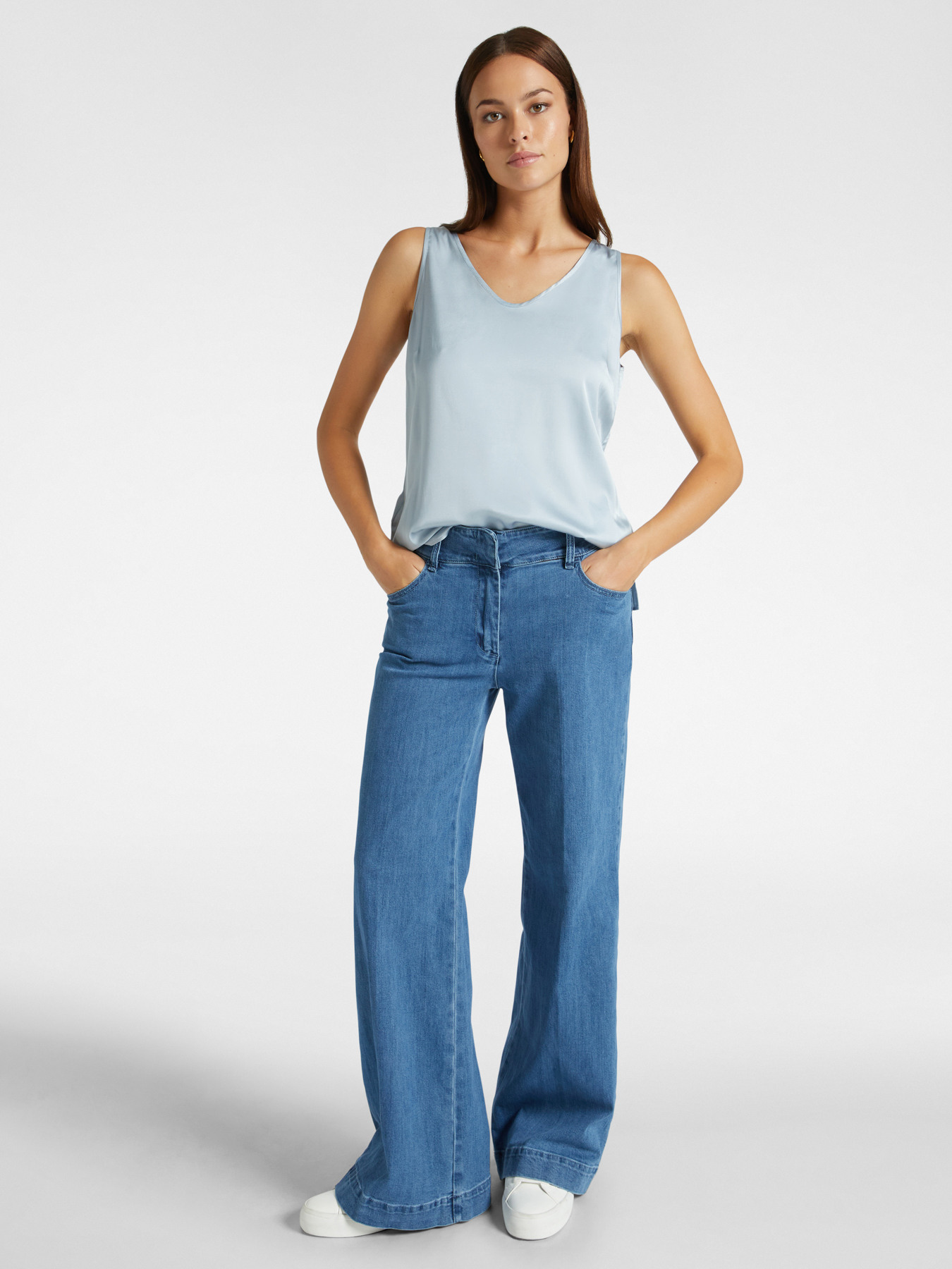 Top &agrave; col V en viscose stretch image number 2